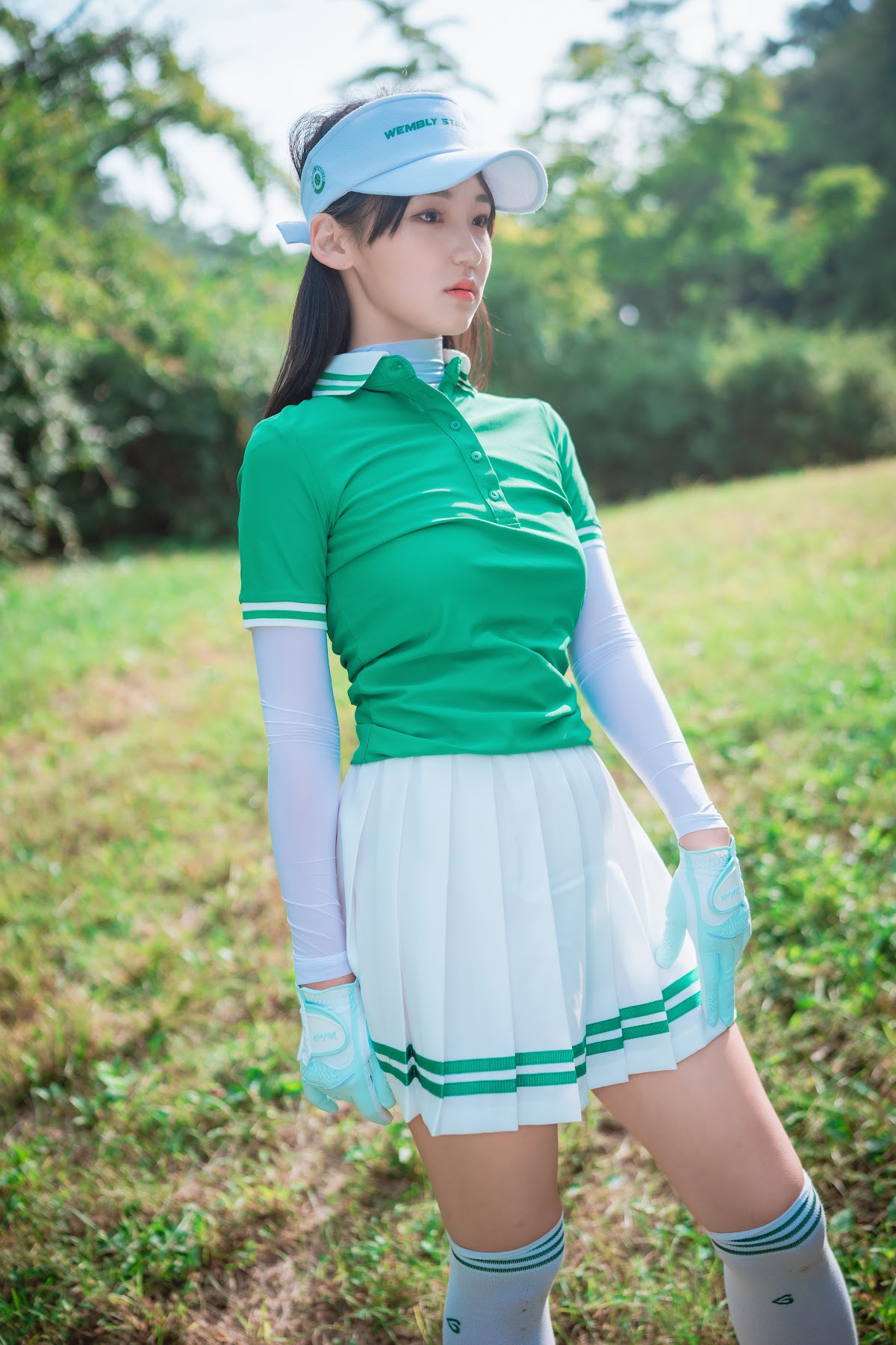 DJAWA Photo – HENDOONG (혠둥이) – On Green - P18