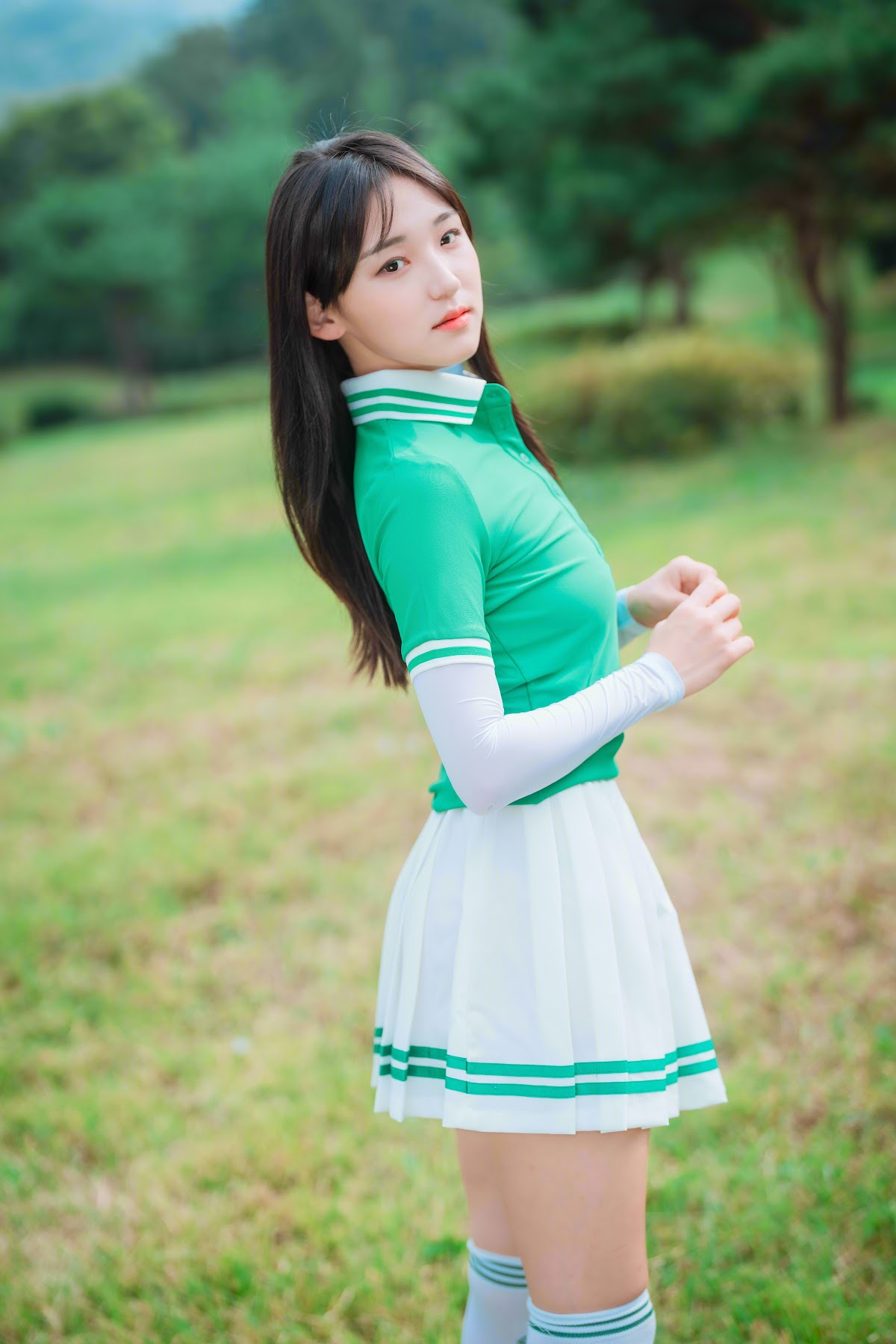 DJAWA Photo – HENDOONG (혠둥이) – On Green - P1