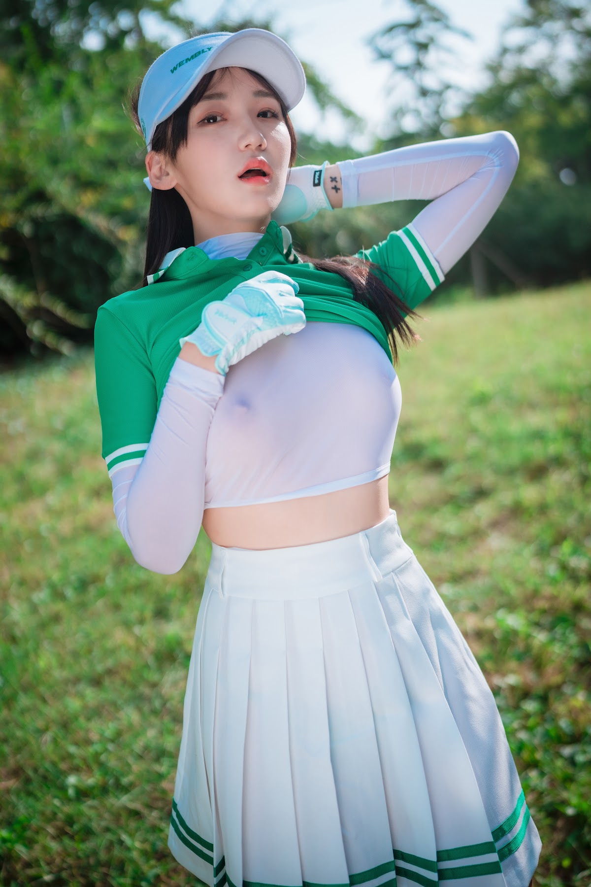 DJAWA Photo – HENDOONG (혠둥이) – On Green - P19
