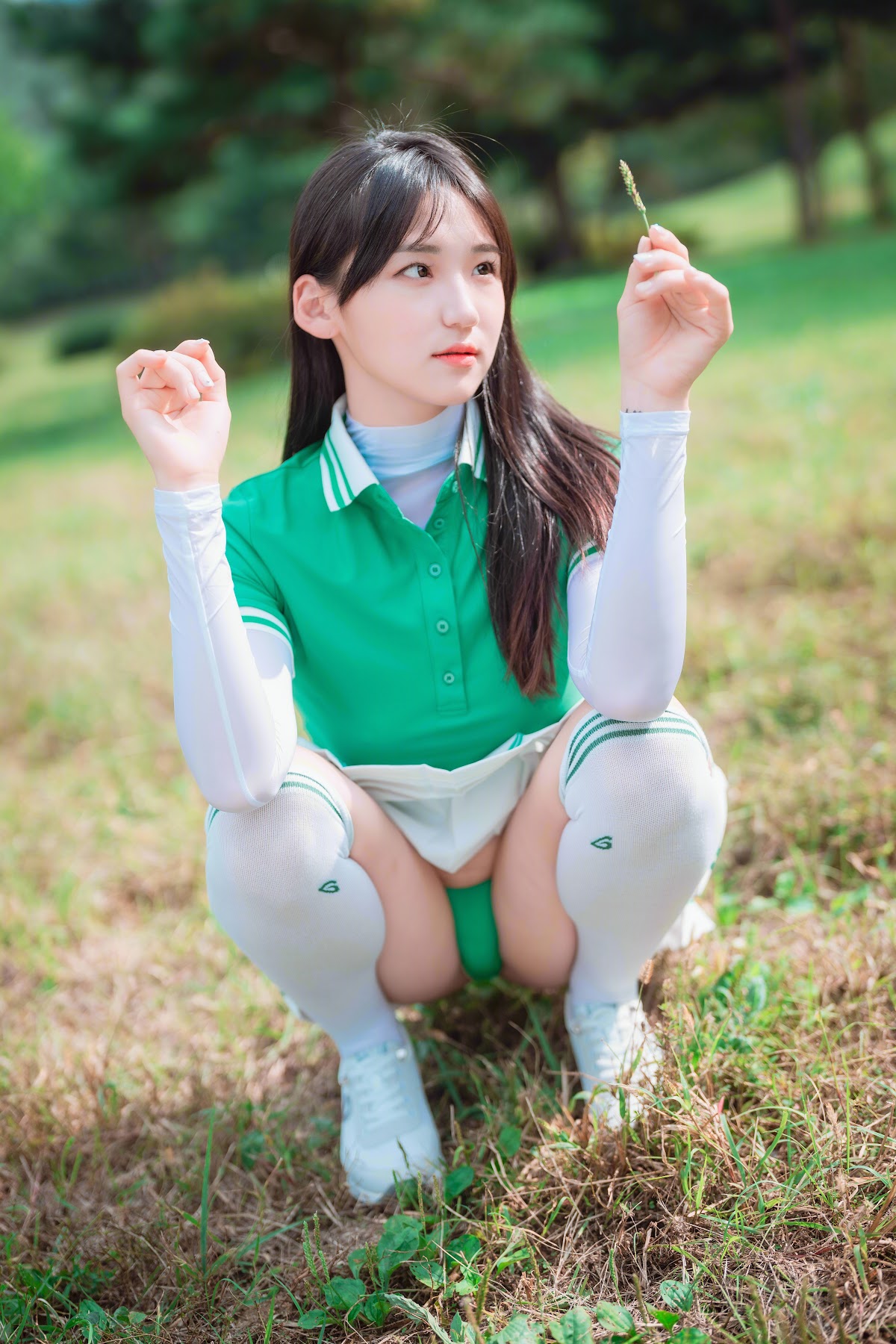 DJAWA Photo – HENDOONG (혠둥이) – On Green - P2