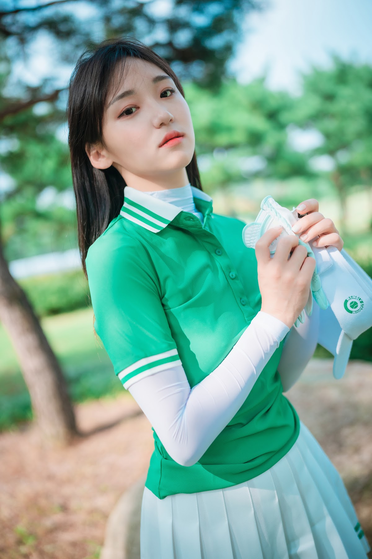 DJAWA Photo – HENDOONG (혠둥이) – On Green - P30