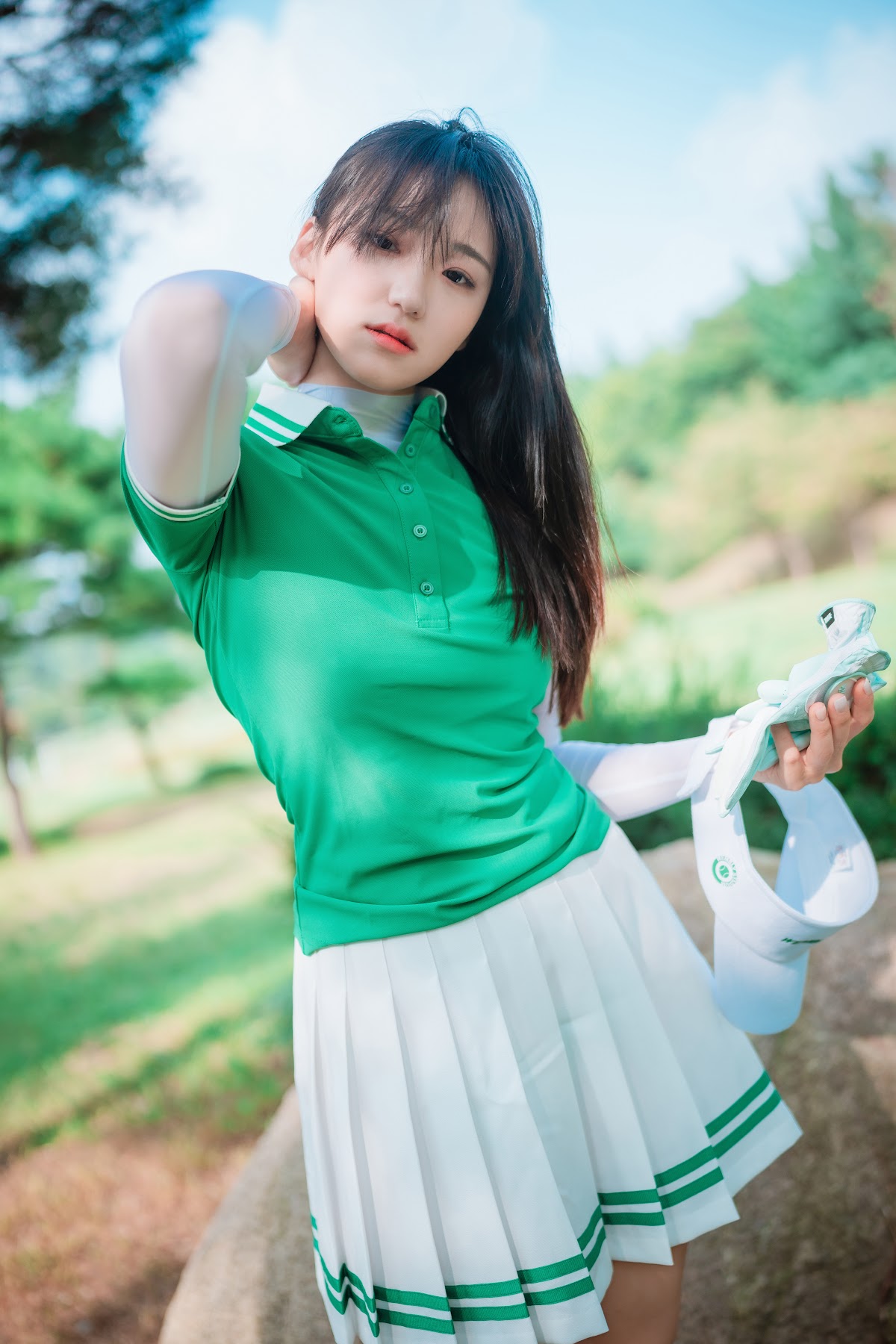 DJAWA Photo – HENDOONG (혠둥이) – On Green - P32