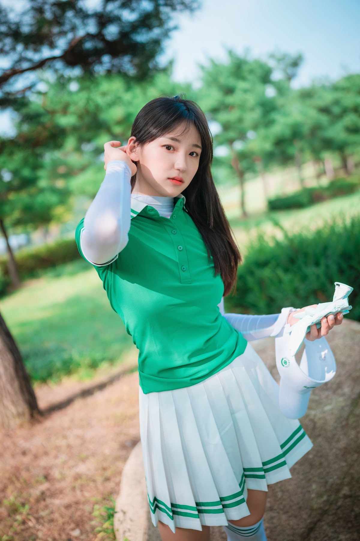 DJAWA Photo – HENDOONG (혠둥이) – On Green - P33