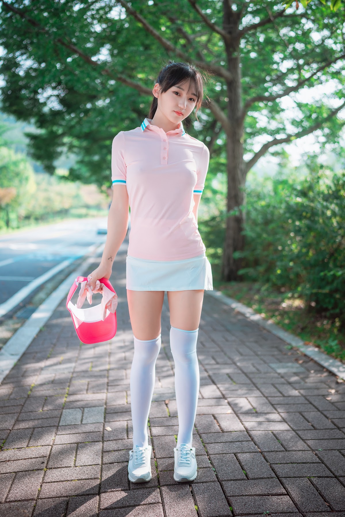 DJAWA Photo – HENDOONG (혠둥이) – On Green - P38