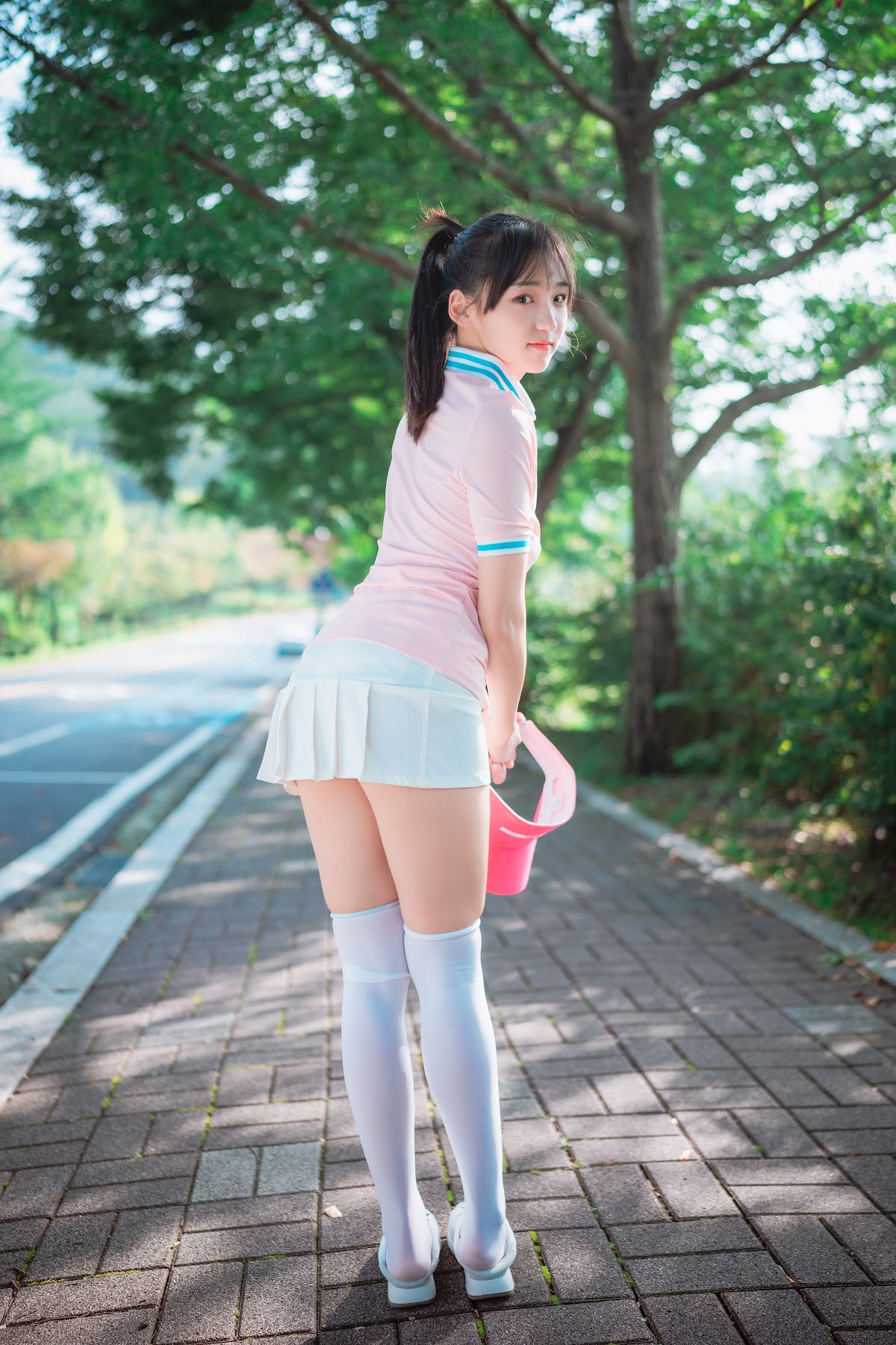 DJAWA Photo – HENDOONG (혠둥이) – On Green - P39