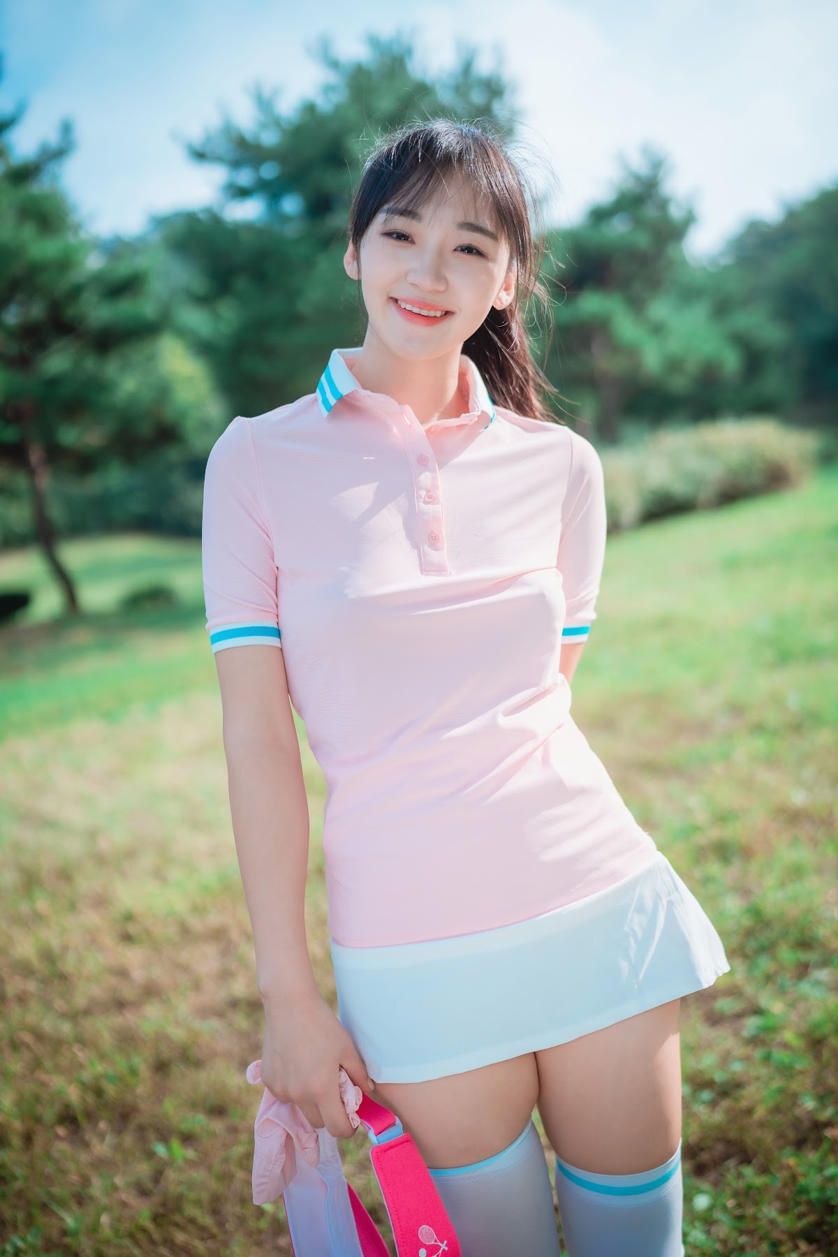 DJAWA Photo – HENDOONG (혠둥이) – On Green - P49