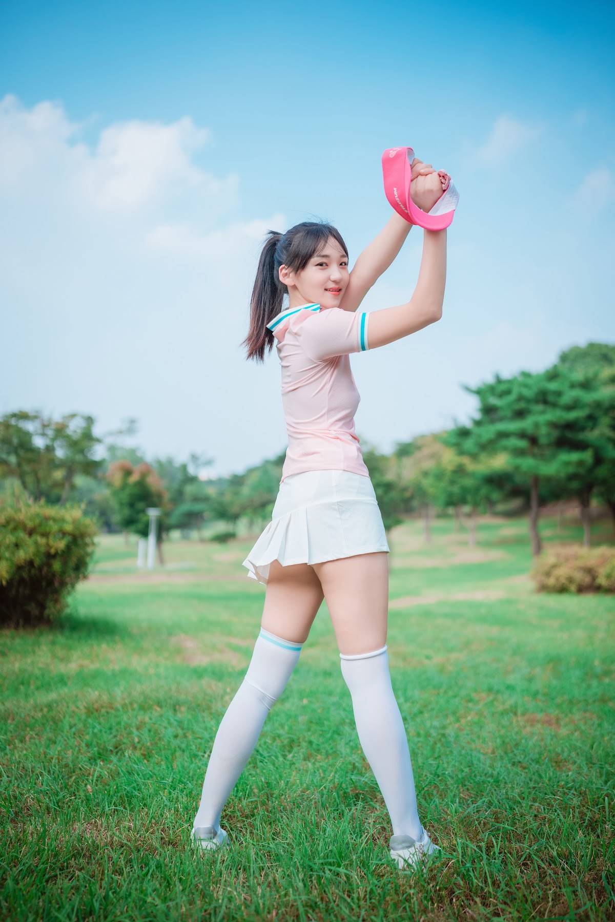 DJAWA Photo – HENDOONG (혠둥이) – On Green - P50