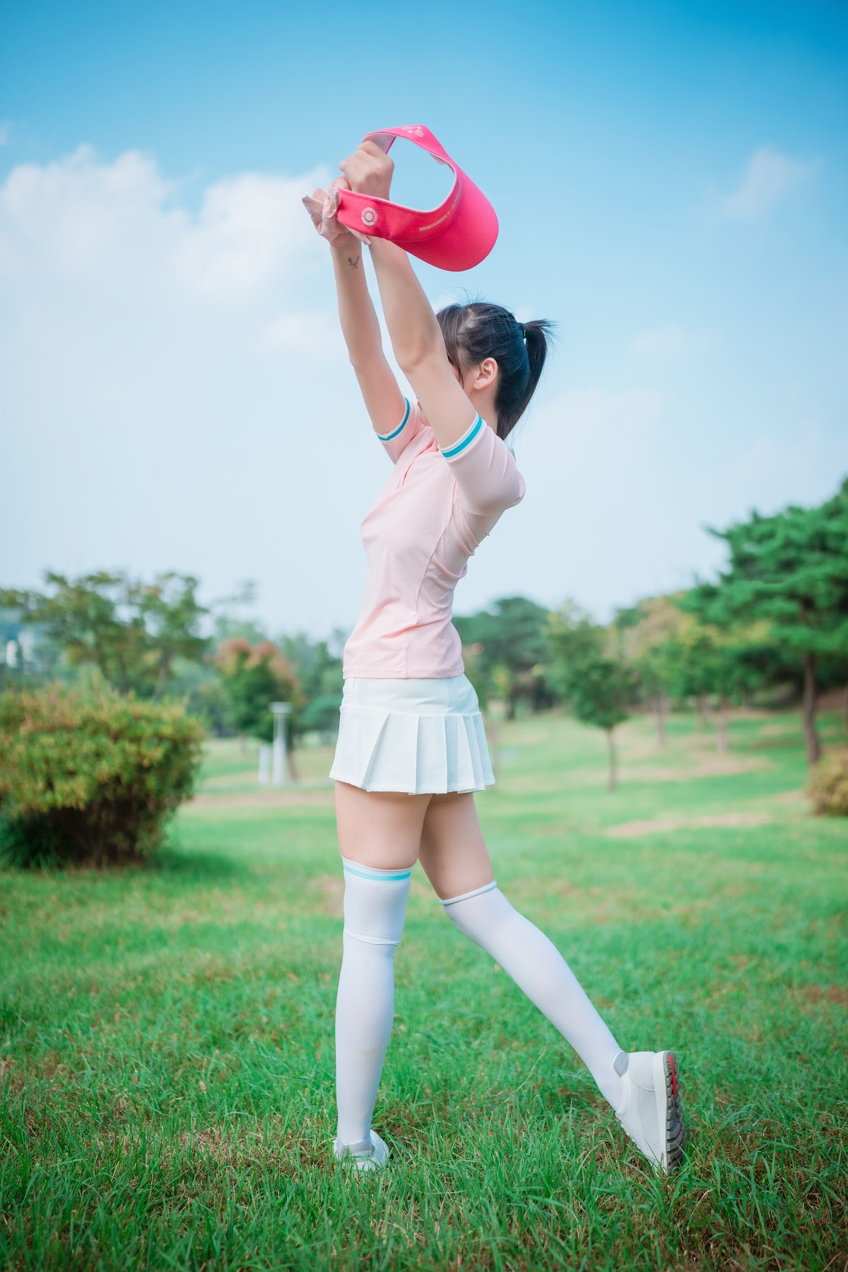 DJAWA Photo – HENDOONG (혠둥이) – On Green - P51