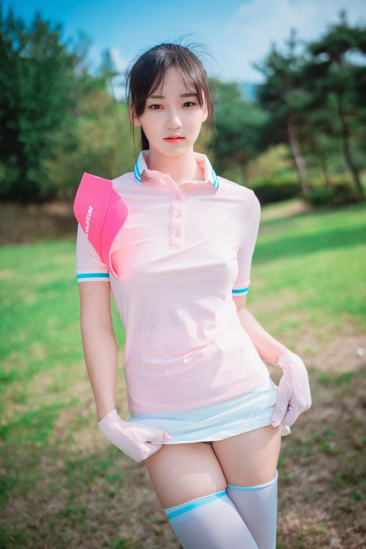 DJAWA Photo – HENDOONG (혠둥이) – On Green - P60