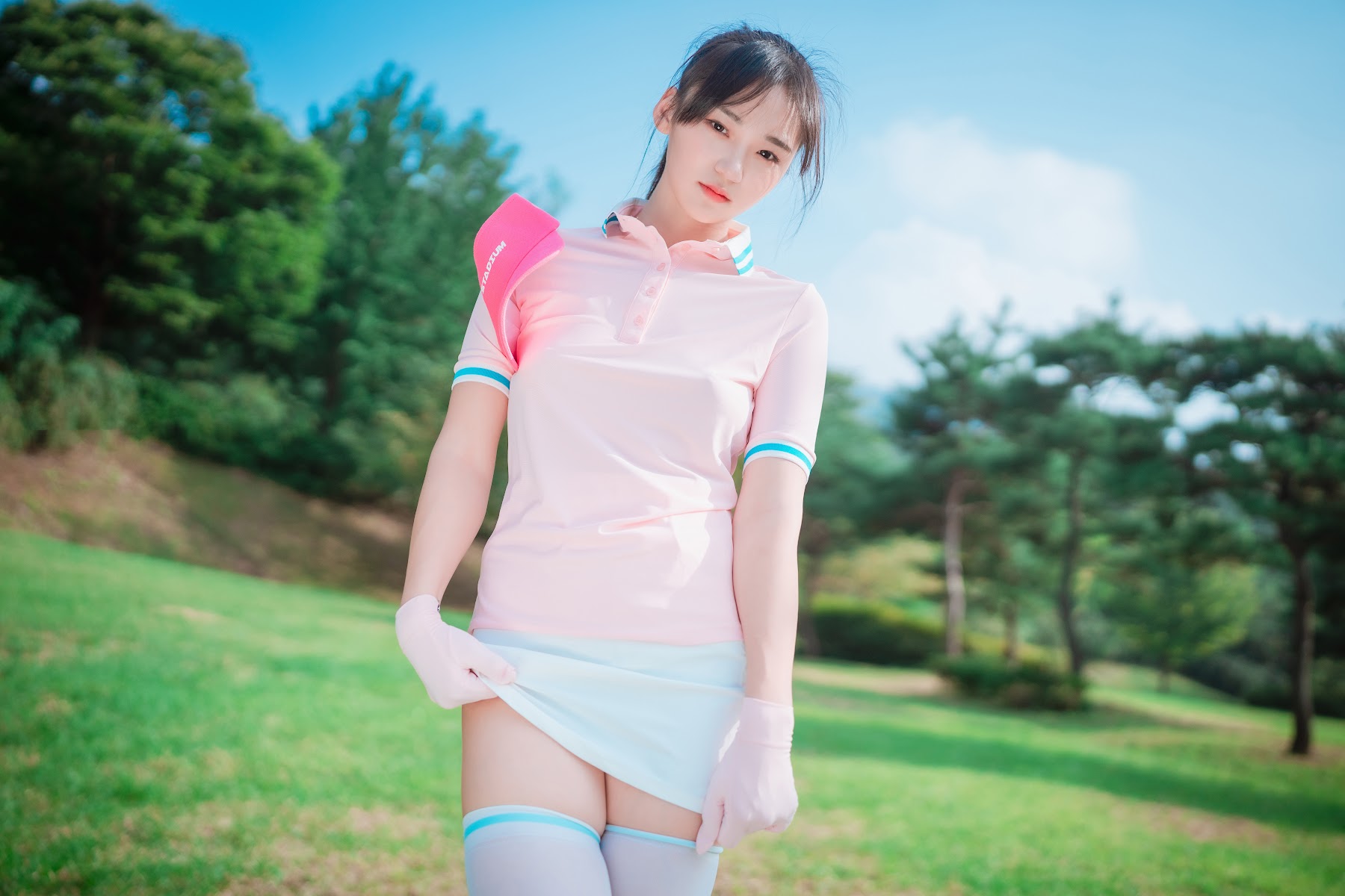 DJAWA Photo – HENDOONG (혠둥이) – On Green - P61