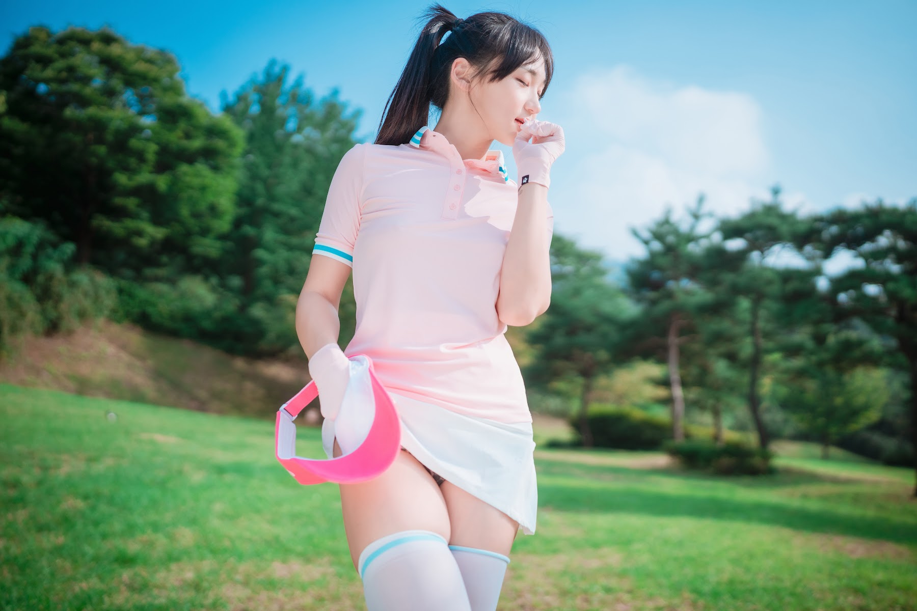 DJAWA Photo – HENDOONG (혠둥이) – On Green - P62