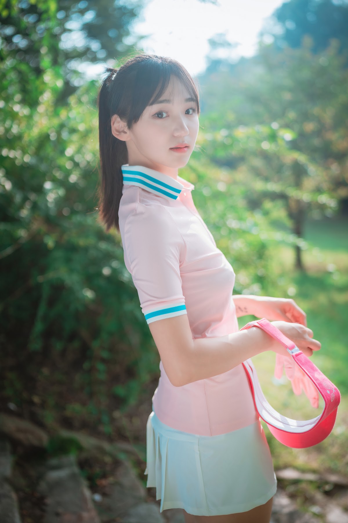 DJAWA Photo – HENDOONG (혠둥이) – On Green - P64