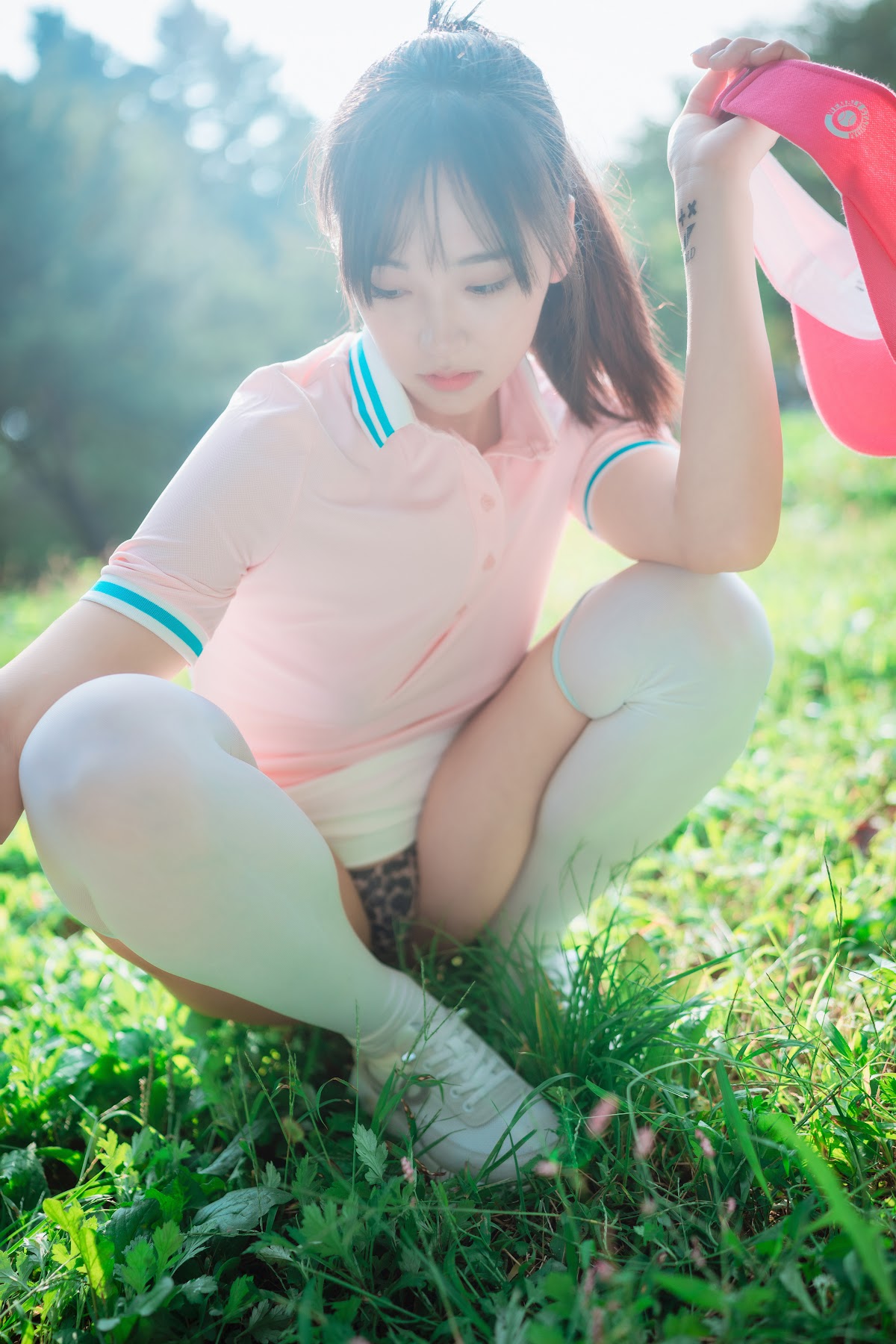 DJAWA Photo – HENDOONG (혠둥이) – On Green - P69