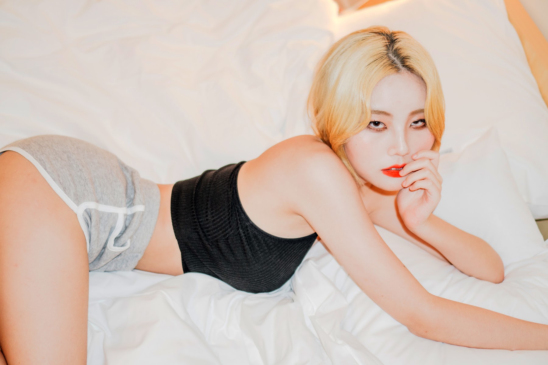 SAINT Photolife – Yuna (유나) Vol.14 – Jeju Story Part 1 - P8