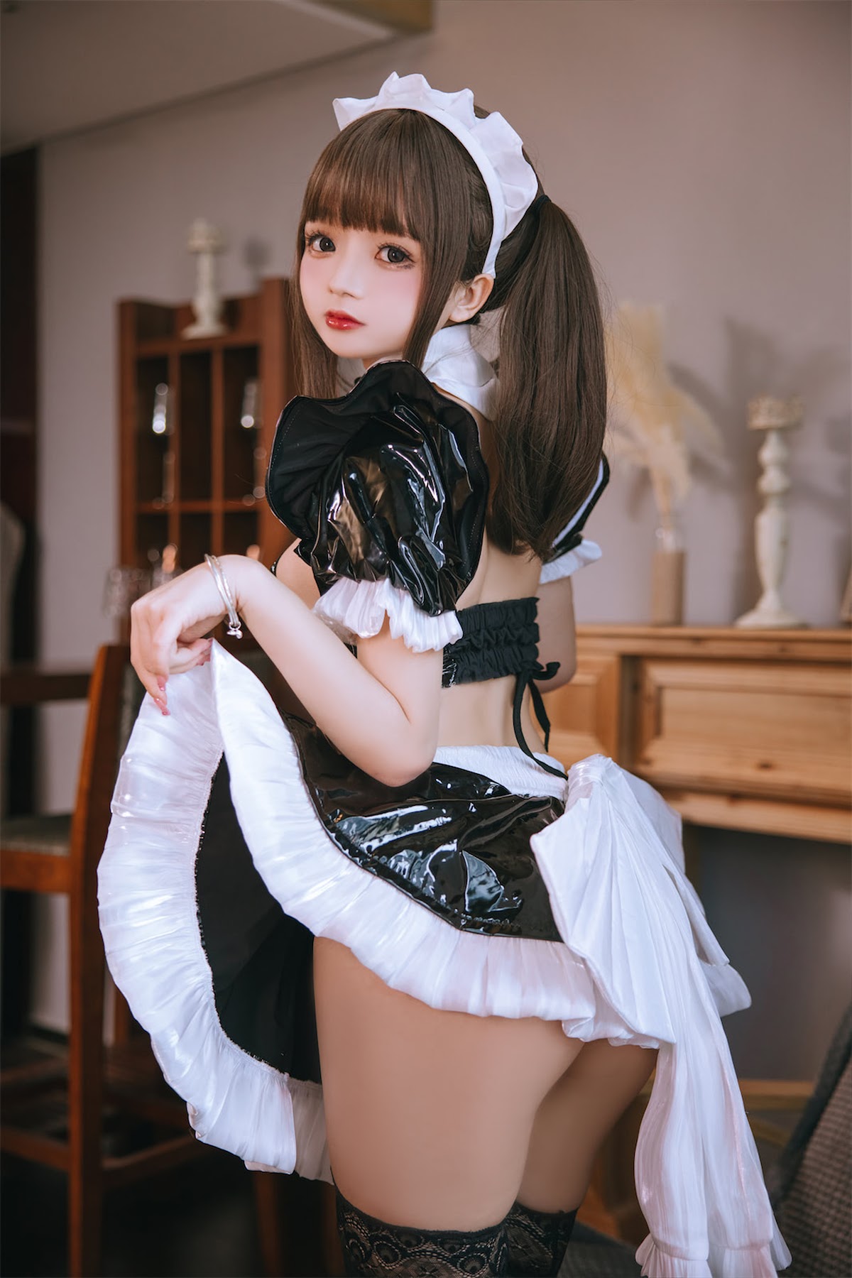 Coser@日奈娇 – 皮质女仆 - P13