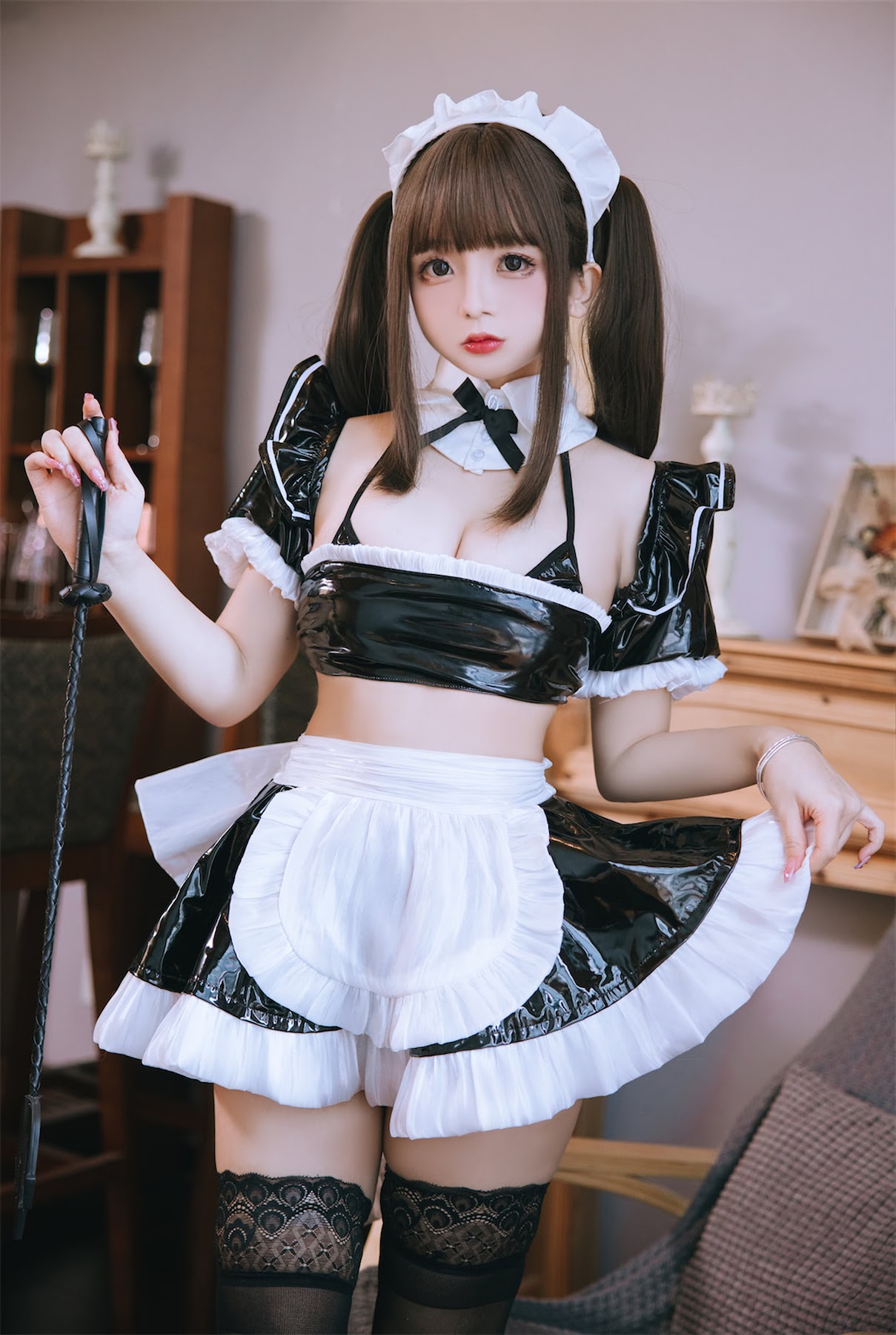 Coser@日奈娇 – 皮质女仆 - P8