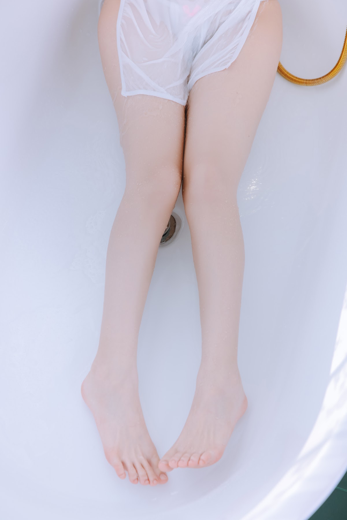 Coser@日奈娇 – 湿身小白裙 - P41