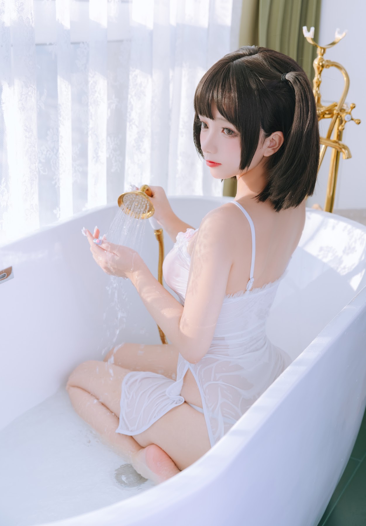 Coser@日奈娇 – 湿身小白裙 - P49