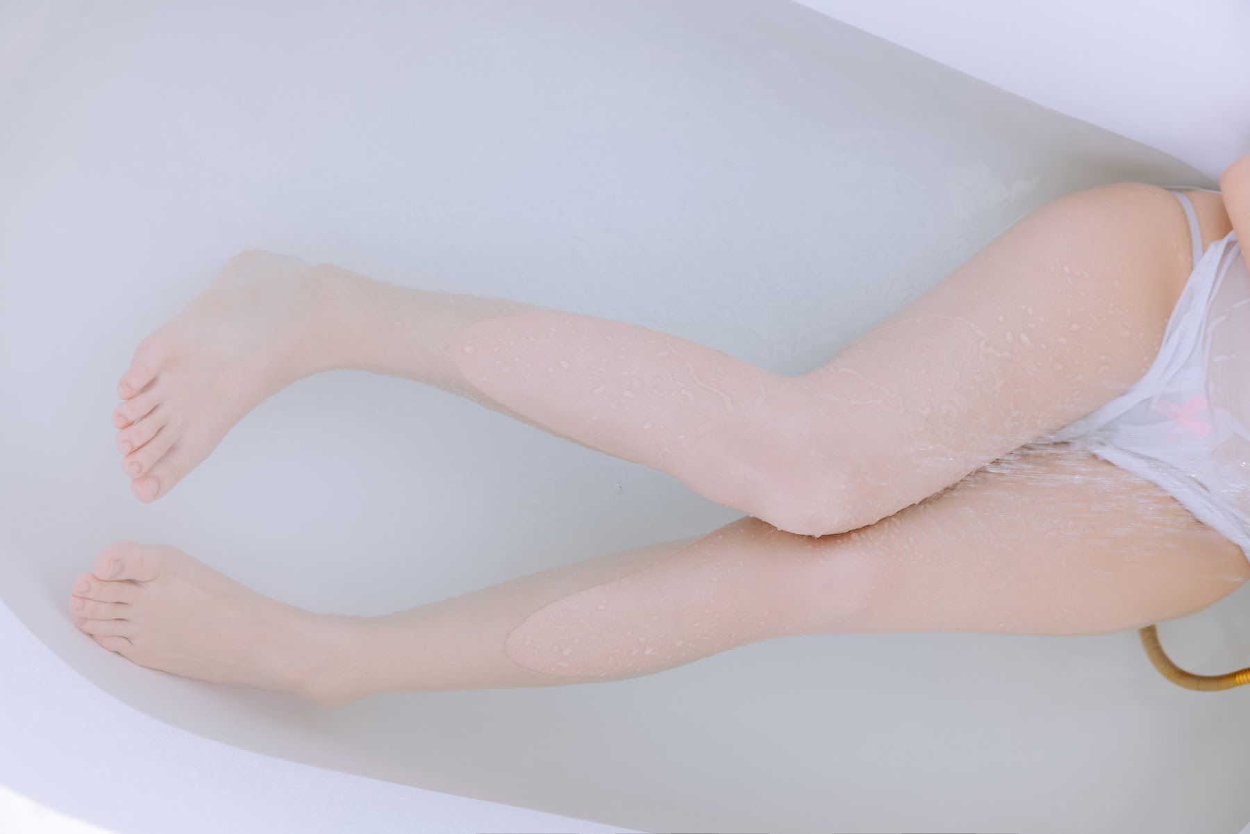 Coser@日奈娇 – 湿身小白裙 - P57