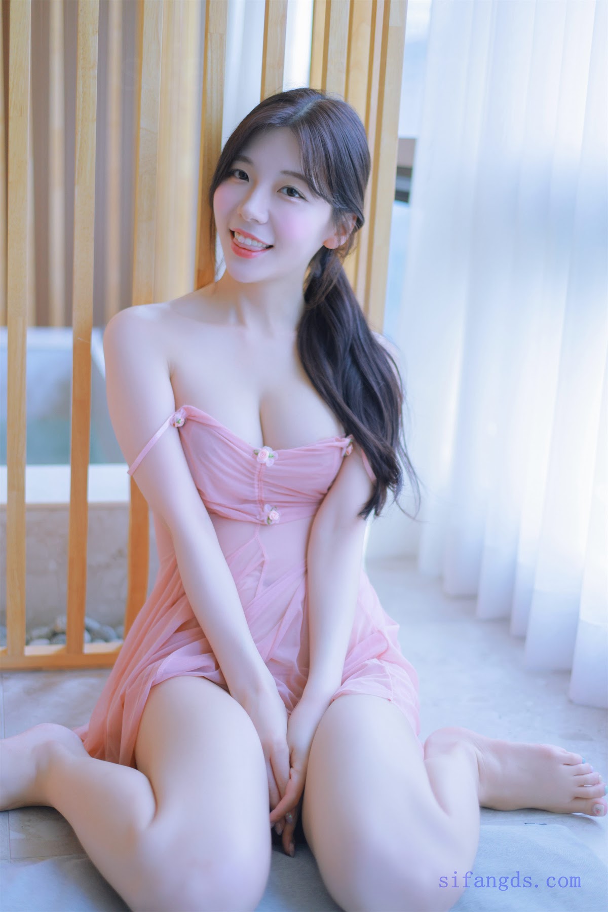 쏘블리 (@leeesovely) – Pink - P79