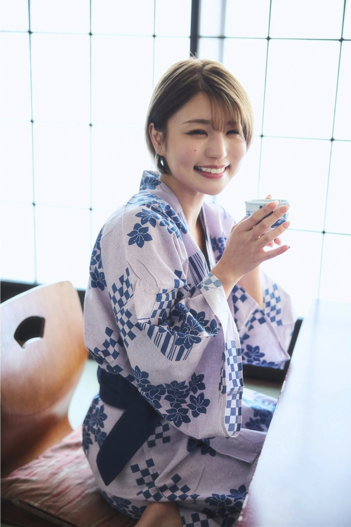 ENA エナ, SPA! デジタル写真集 元保健室の先生が放つ強烈な色気 Set.01 - P4