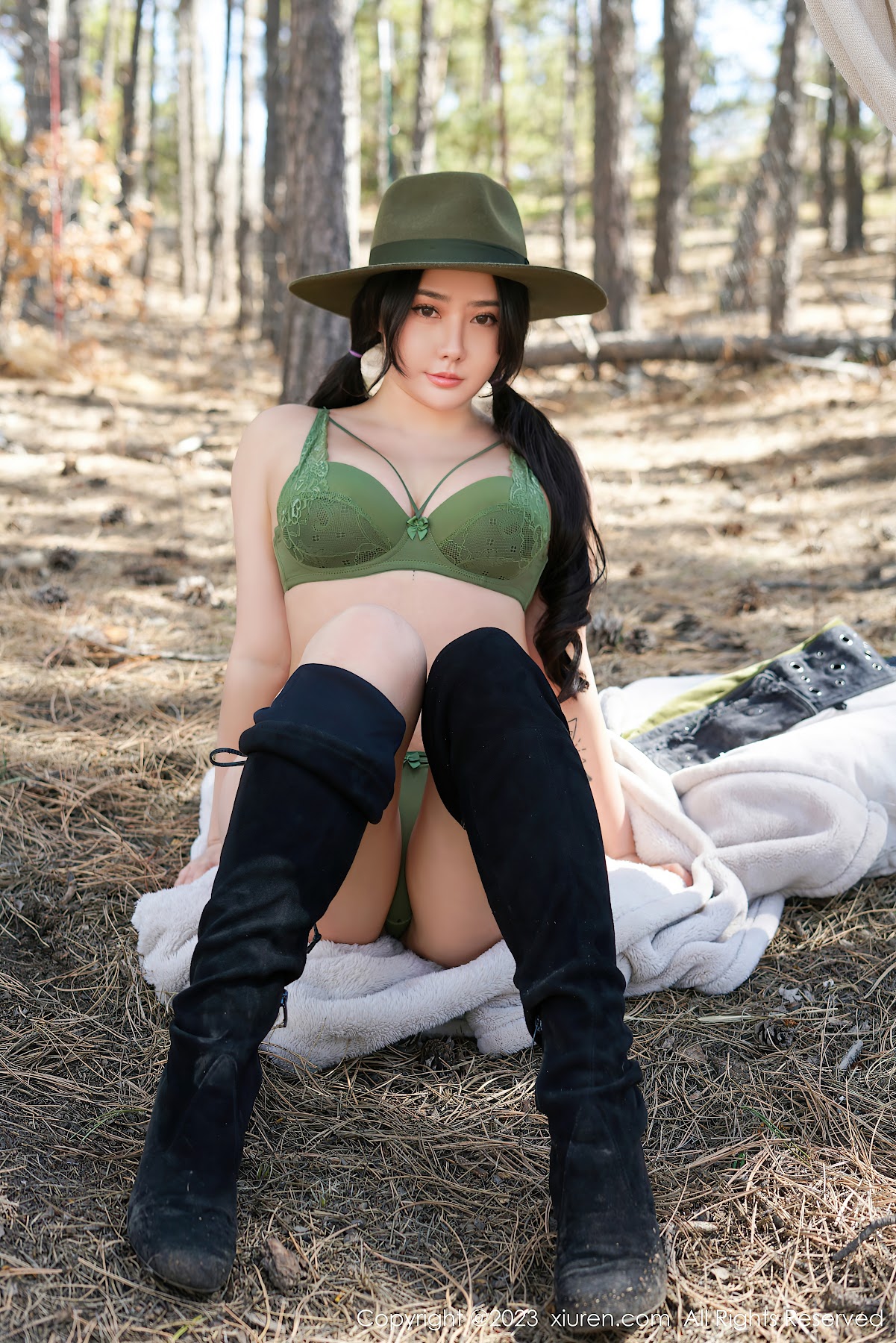 XIUREN No.6902 Manuela (玛鲁娜) - P38