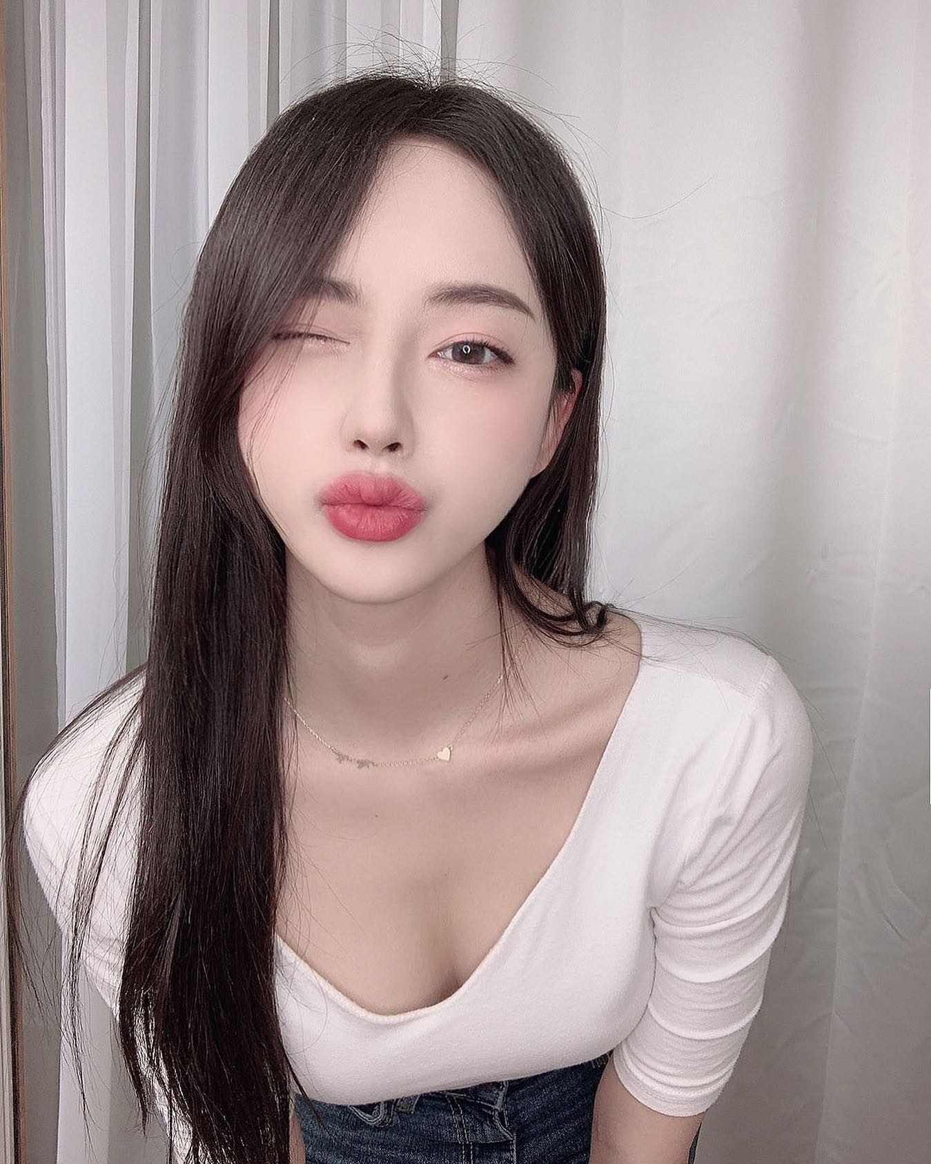 Ella (엘라) – Photos P1 - P7