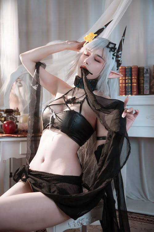 Coser@鹿八岁 – 明日方舟 泥岩