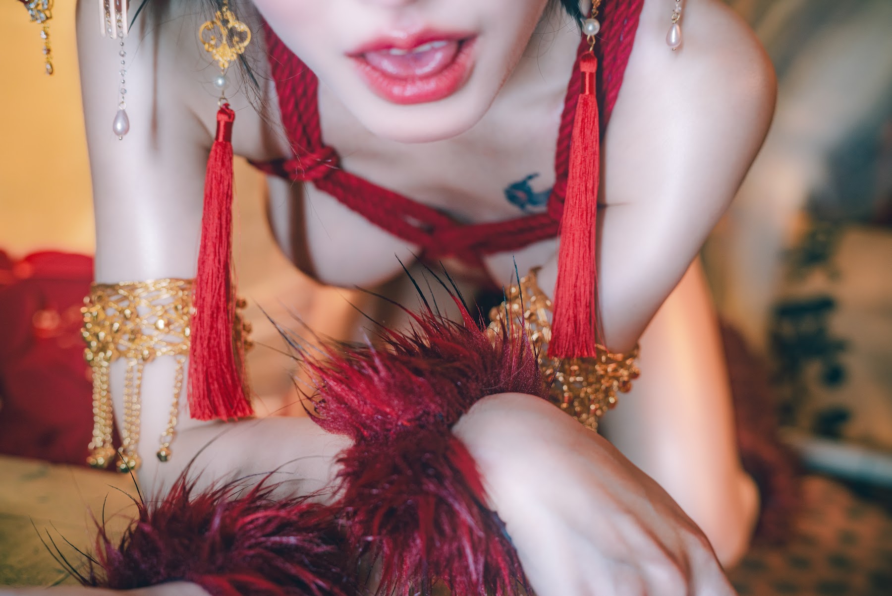 Coser@鹿八岁 – 闯进我家的凶凶年兽 - P79