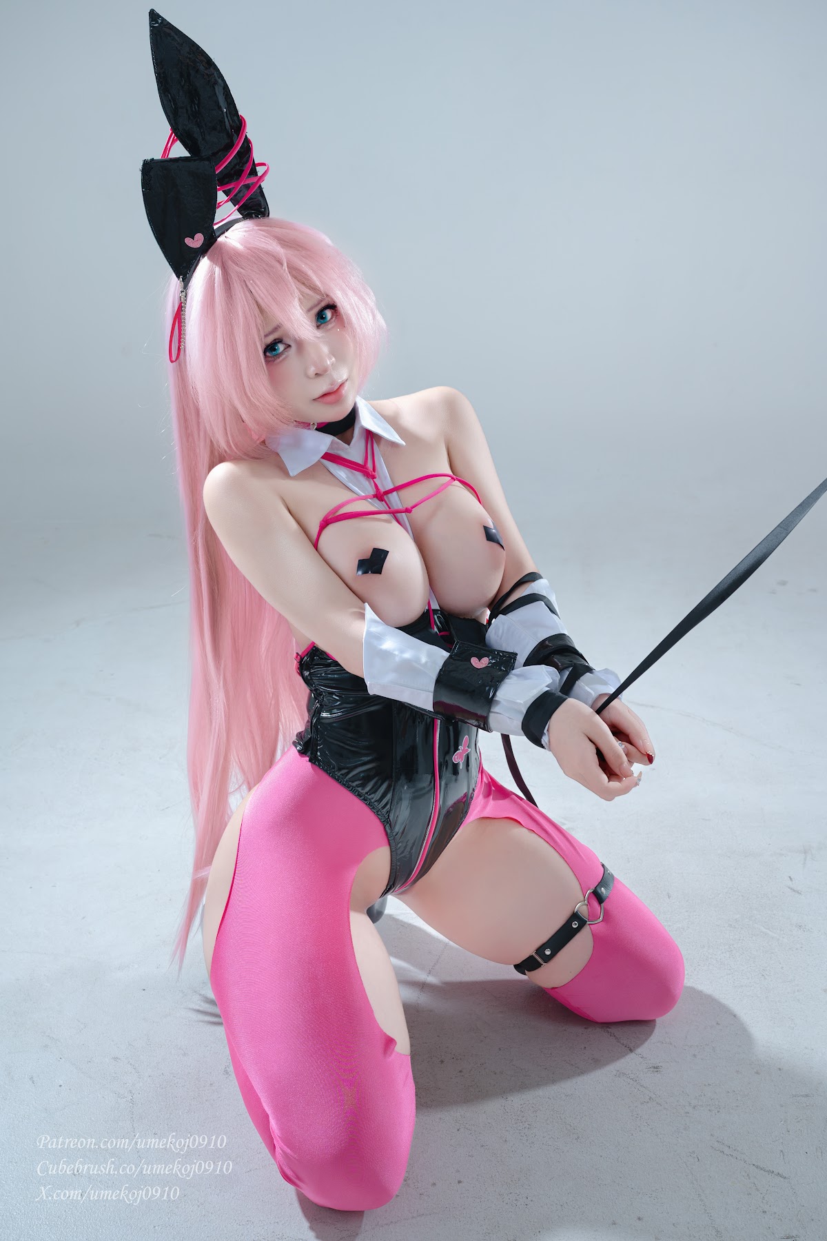 Coser@UmekoJ – Velvet Sensual Rabbit 「NIKKE」 - P24