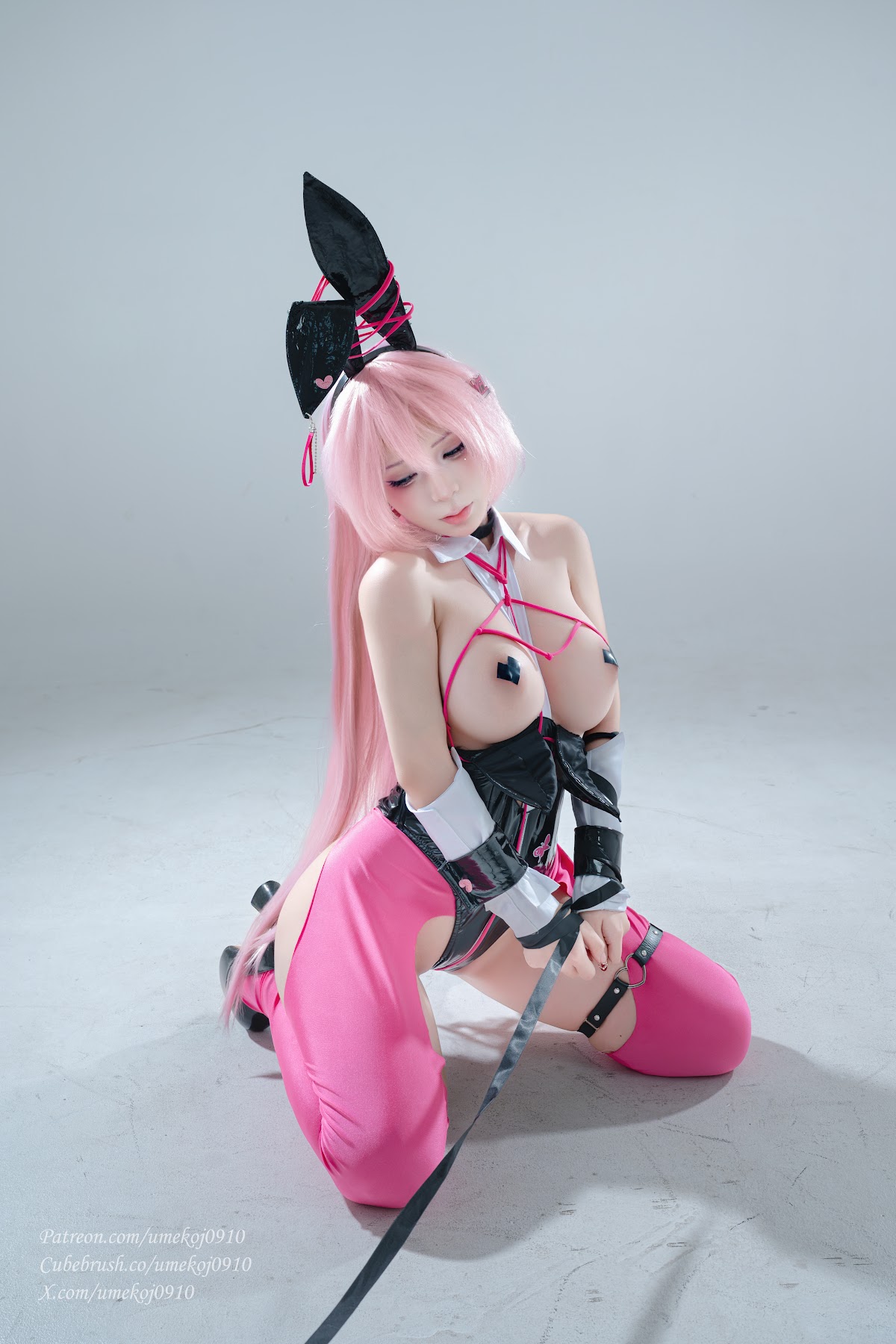Coser@UmekoJ – Velvet Sensual Rabbit 「NIKKE」 - P28