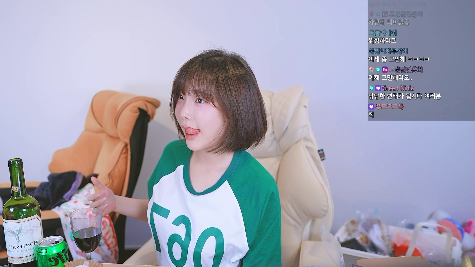 Kang In-kyung (강인경) – Live Broadcast Room - P1