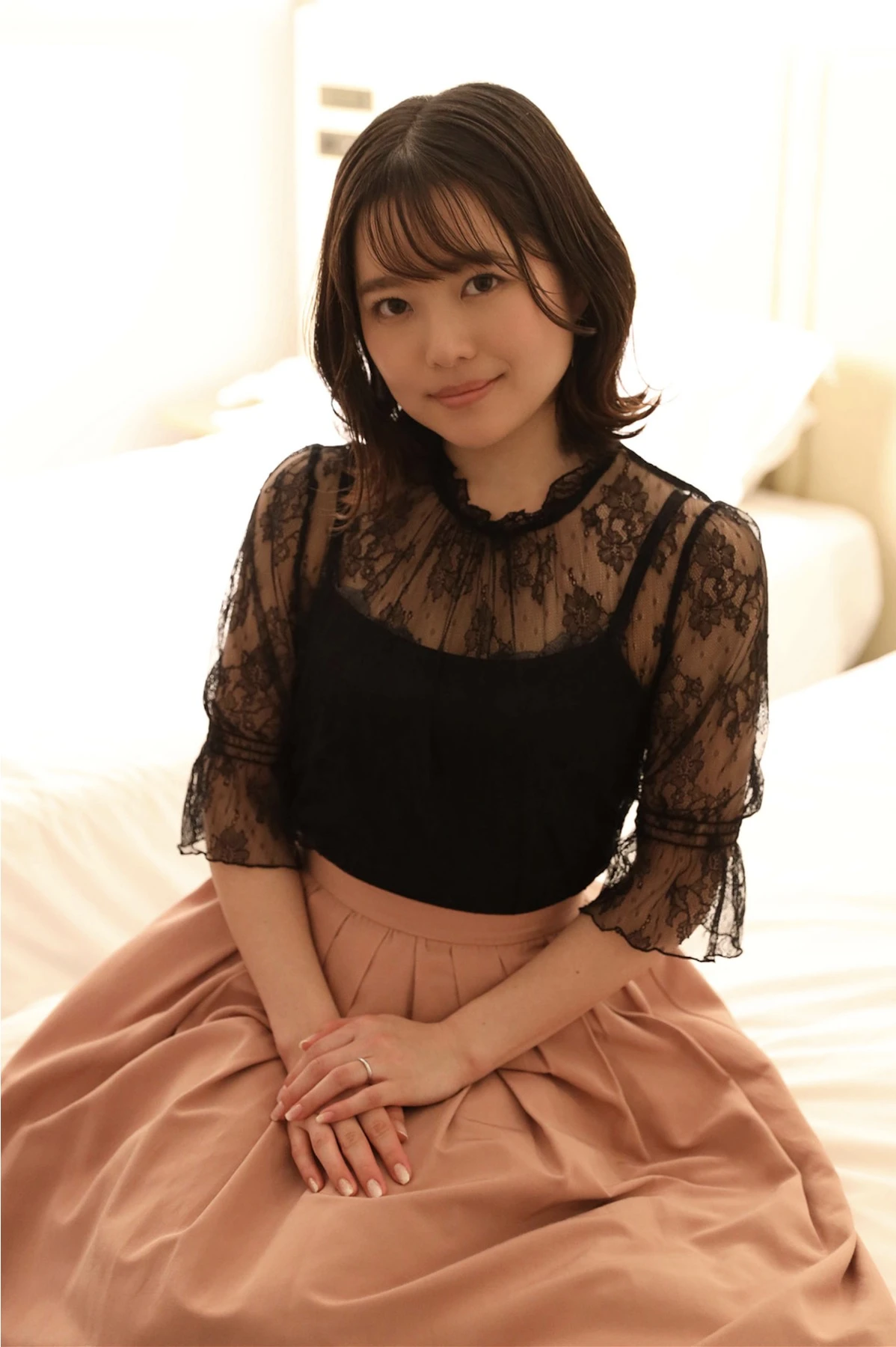 Chiharu Miyazawa 宮沢ちはる, 写真集 小柄で童顔の雰囲気溢れる人妻 Set.02 - P1