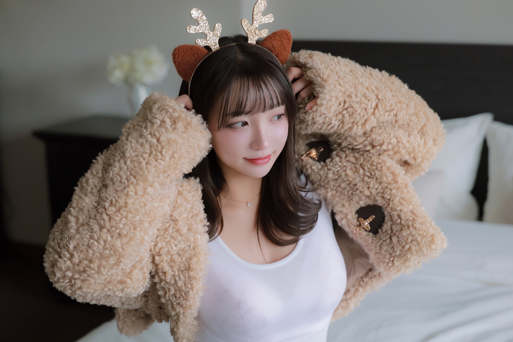 Son Ye-Eun (손예은) – 2025 X-Mas Offline - P18