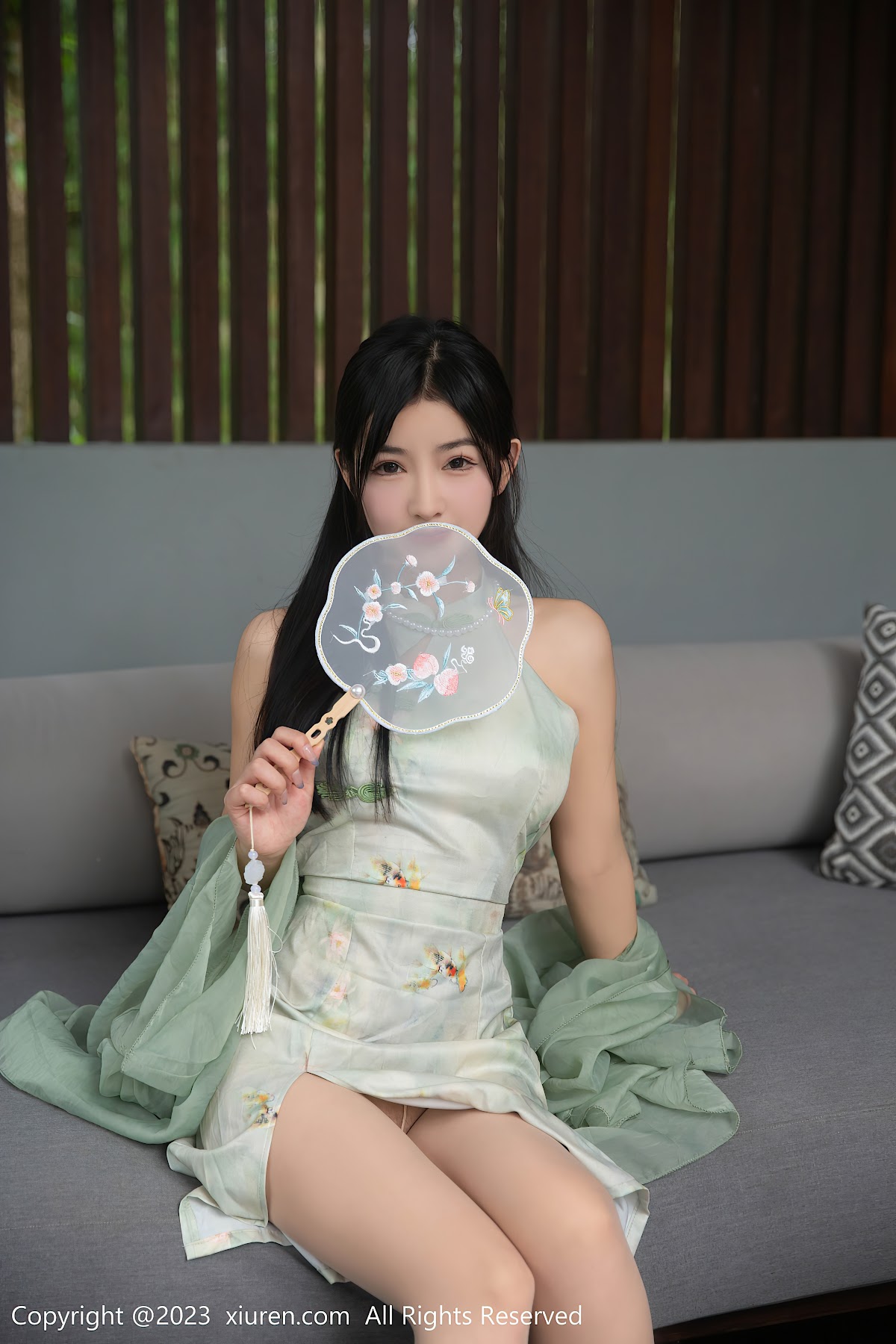 XIUREN No.6880 谭小灵 - P2