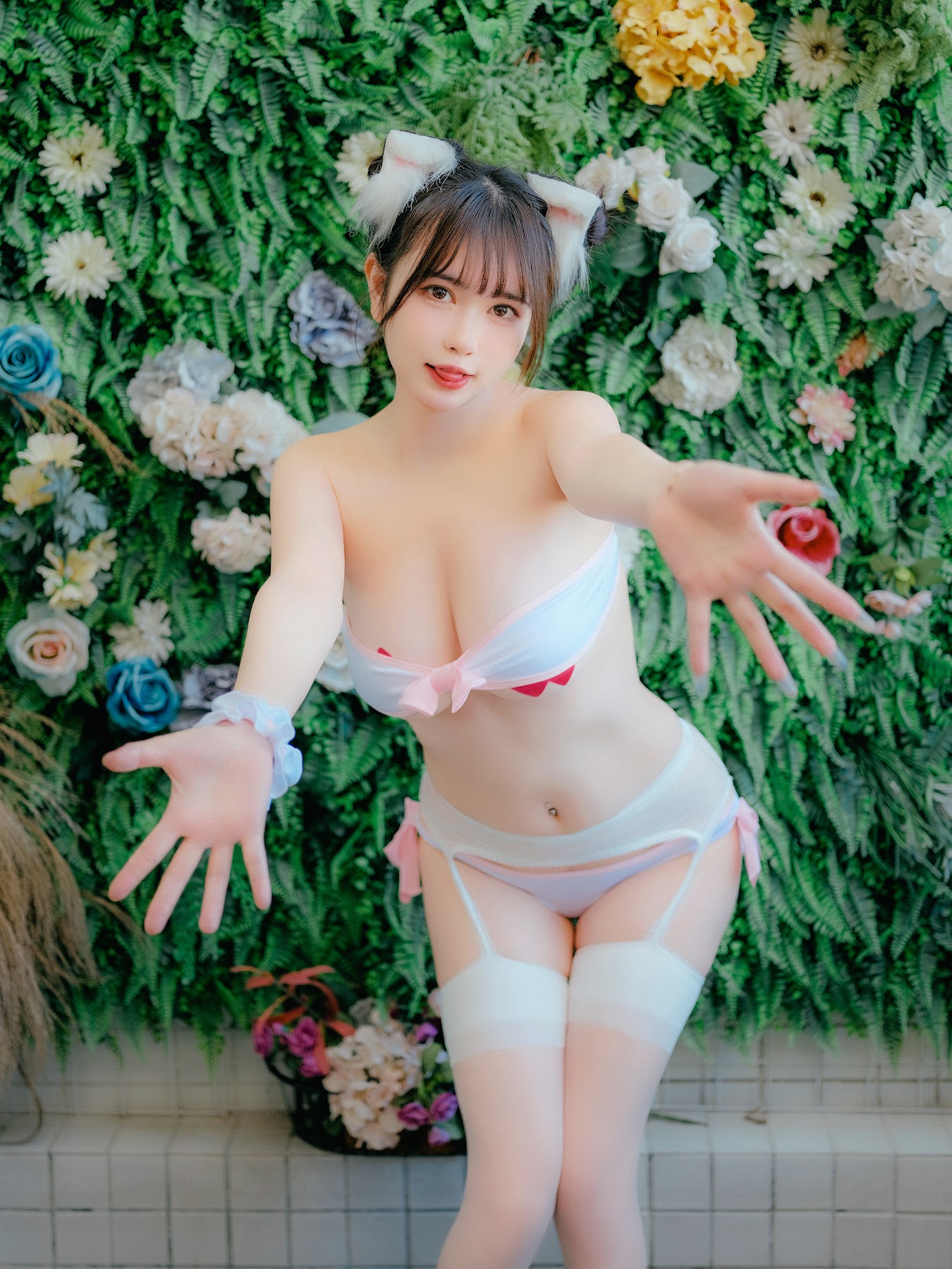 Coser@Tina很妖孽呀 – 粉色吊带袜猫女友 - P59