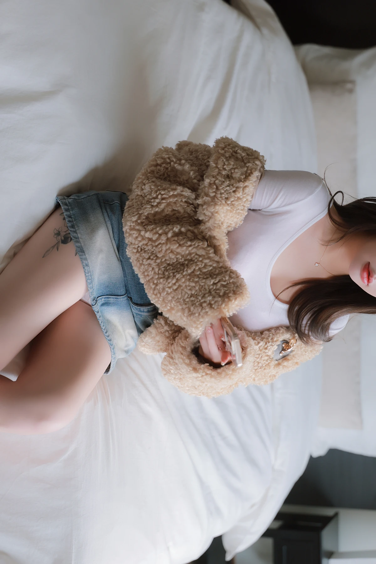 Son Yeeun 손예은, Photobook 「2025 X-Mas Offline」 Set.01 - P13