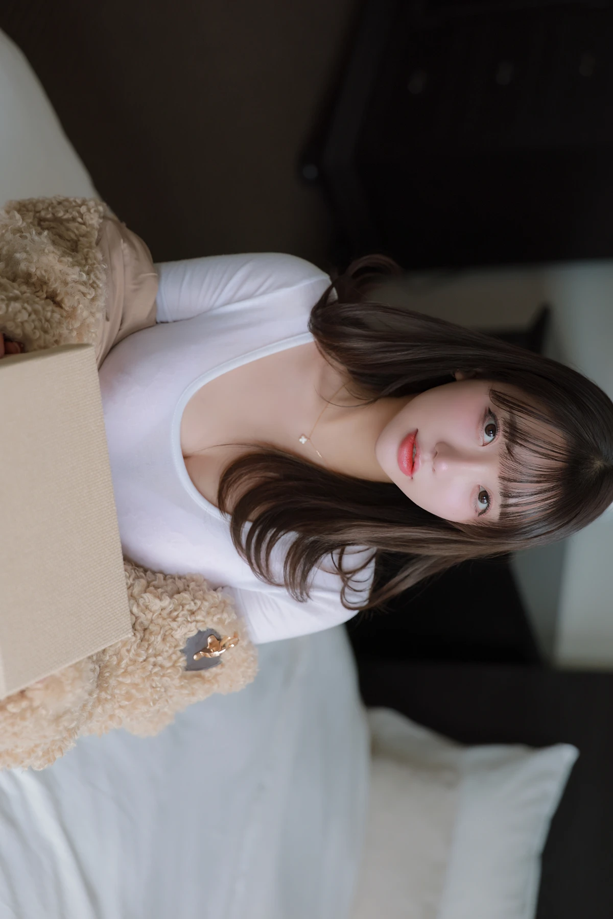 Son Yeeun 손예은, Photobook 「2025 X-Mas Offline」 Set.01 - P15
