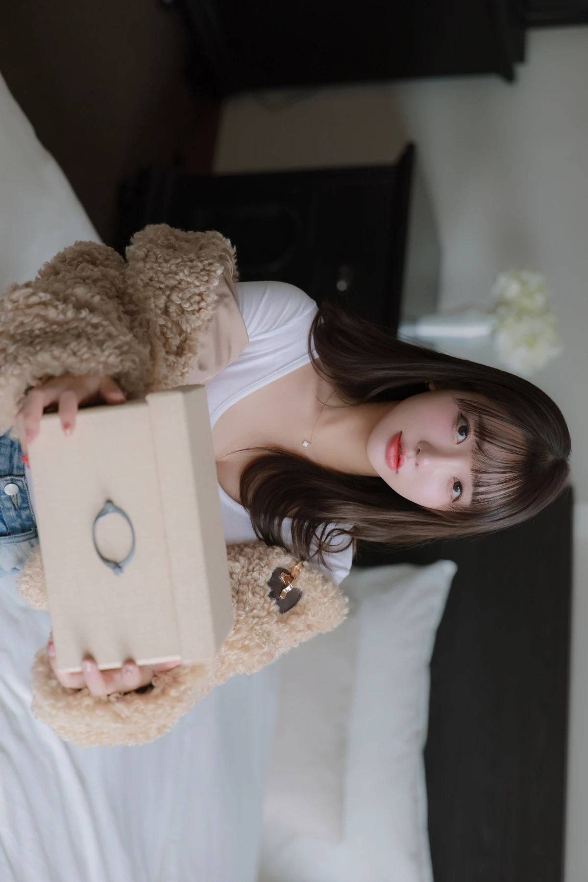 Son Yeeun 손예은, Photobook 「2025 X-Mas Offline」 Set.01 - P16