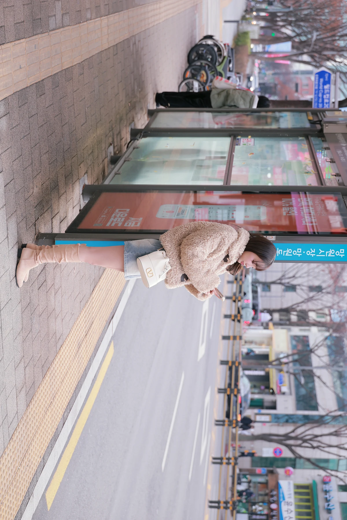 Son Yeeun 손예은, Photobook 「2025 X-Mas Offline」 Set.01 - P1