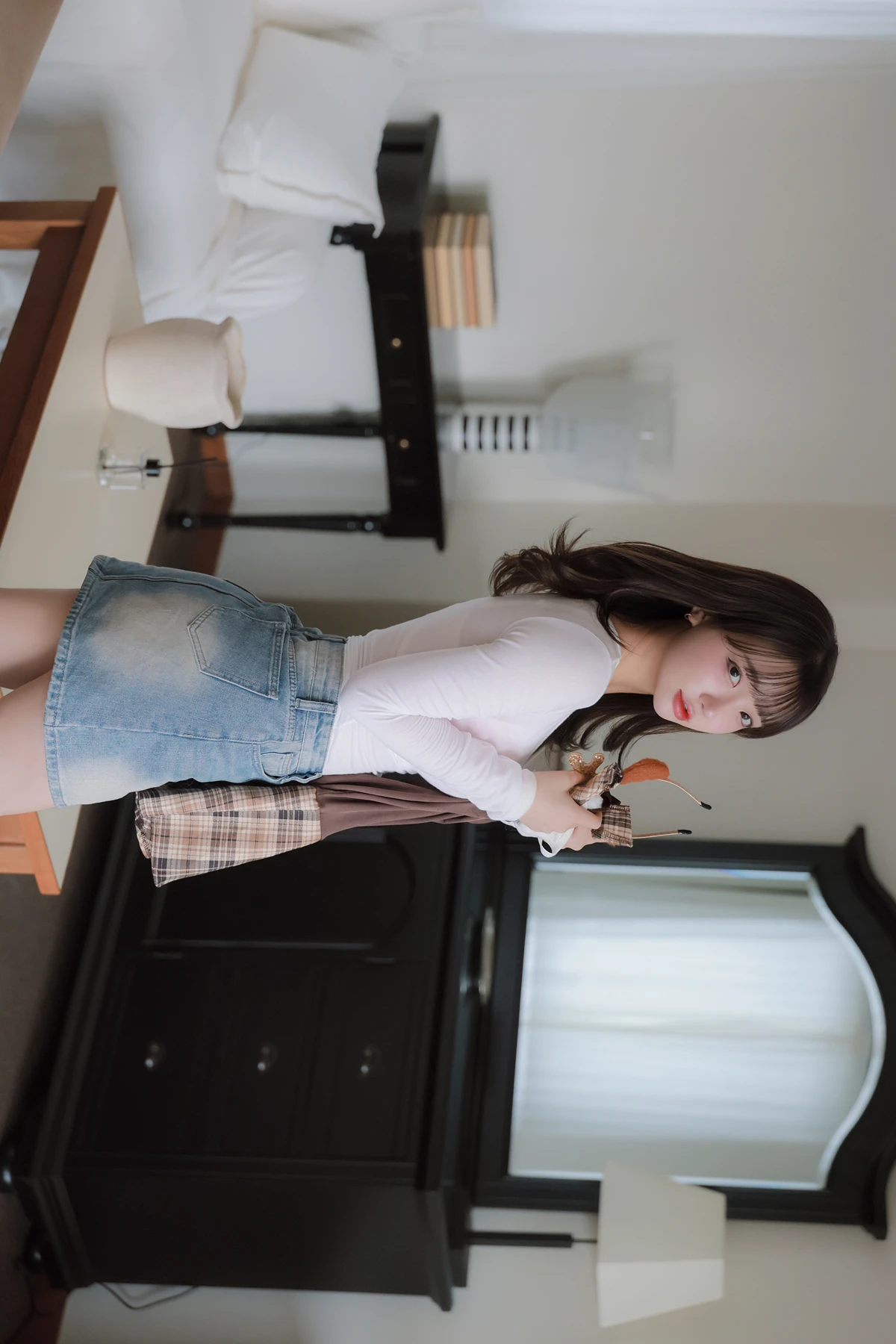 Son Yeeun 손예은, Photobook 「2025 X-Mas Offline」 Set.01 - P22