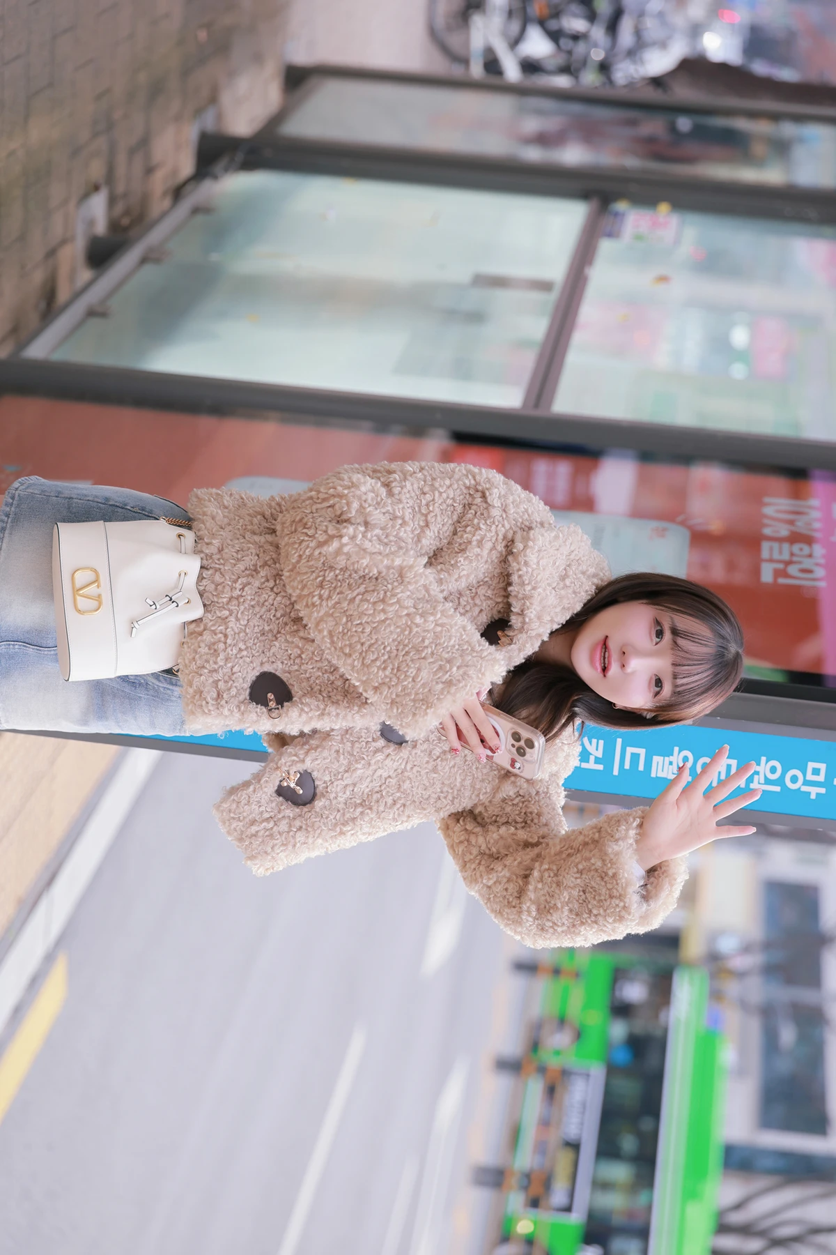 Son Yeeun 손예은, Photobook 「2025 X-Mas Offline」 Set.01 - P8