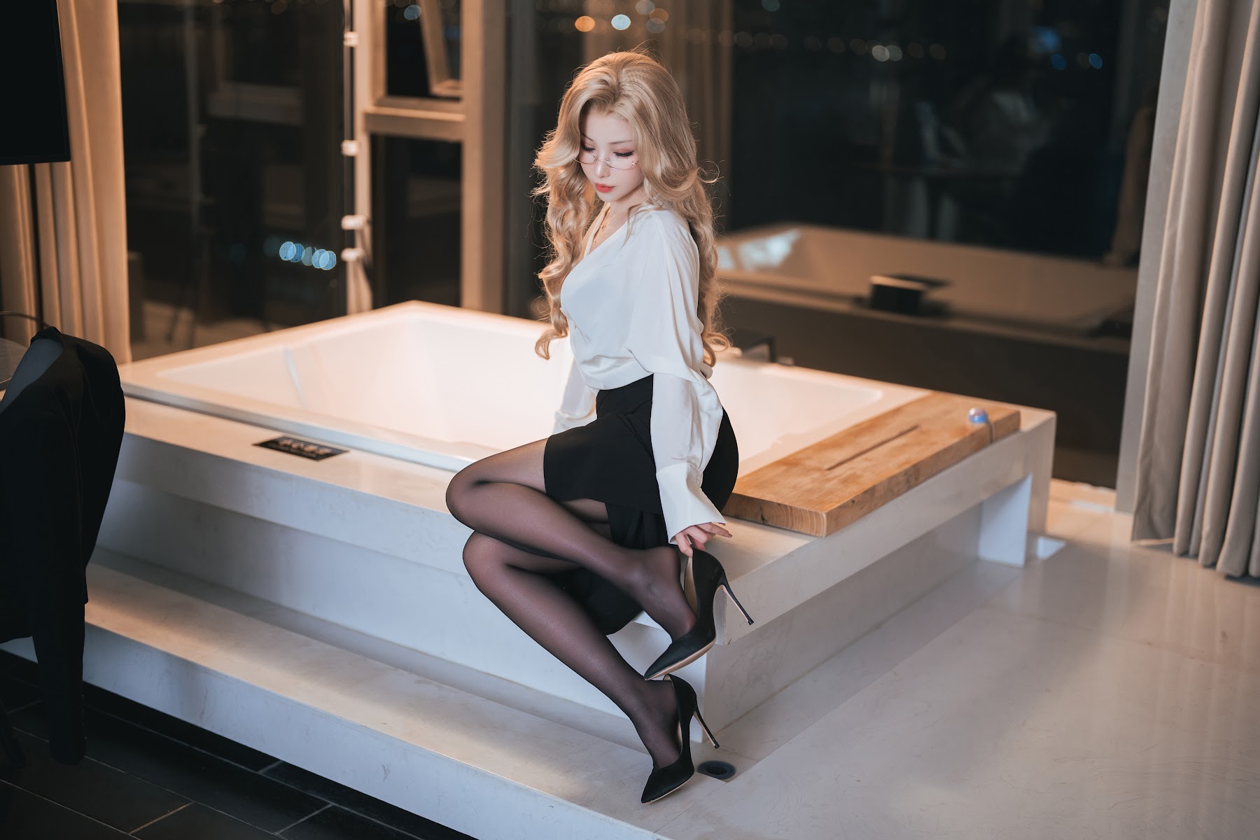 Coser@rioko凉凉子 Vol.105 女上司单人版 - P38