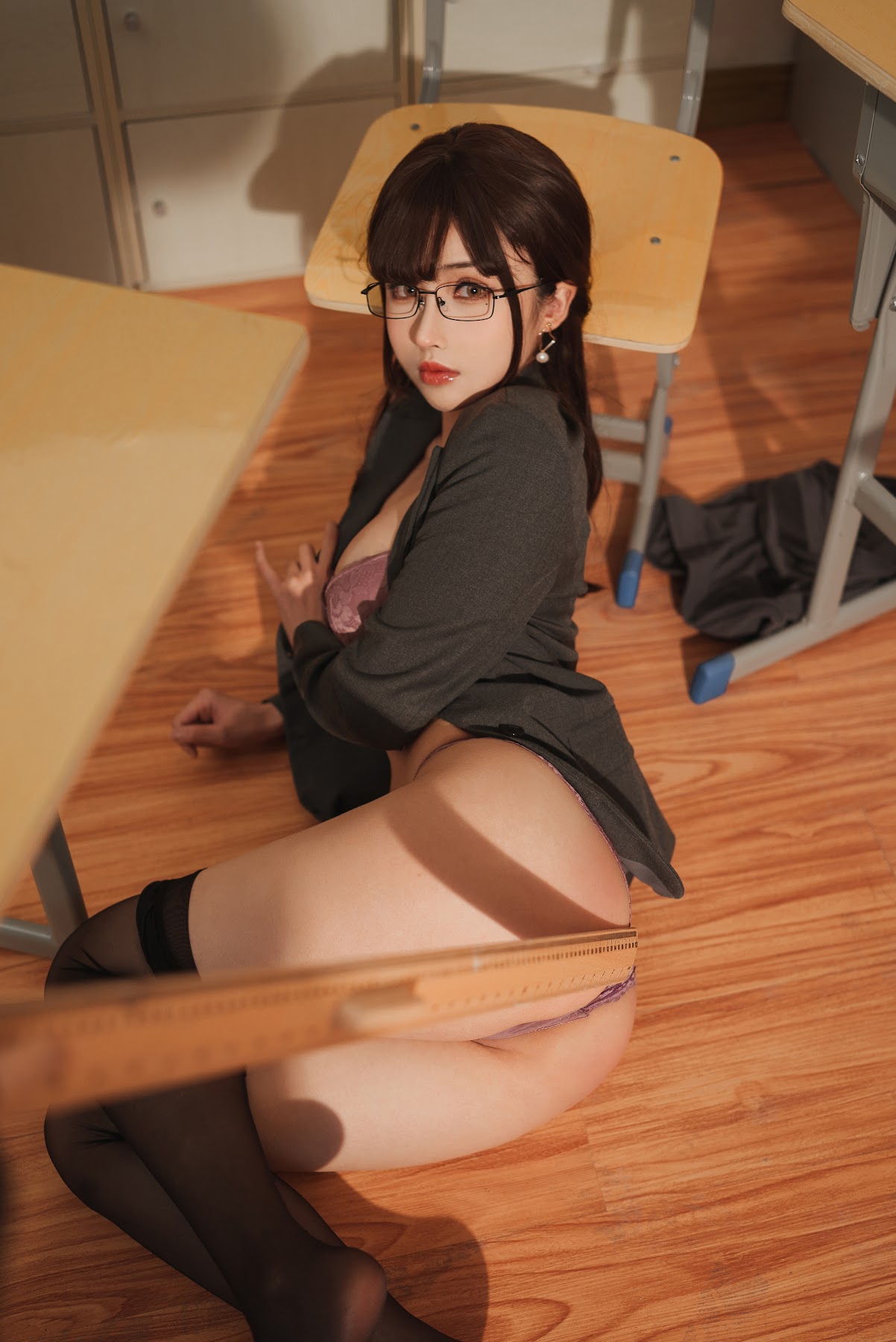 Coser@rioko凉凉子 Vol.086 《年上の韵》奇怪的老师 - P16