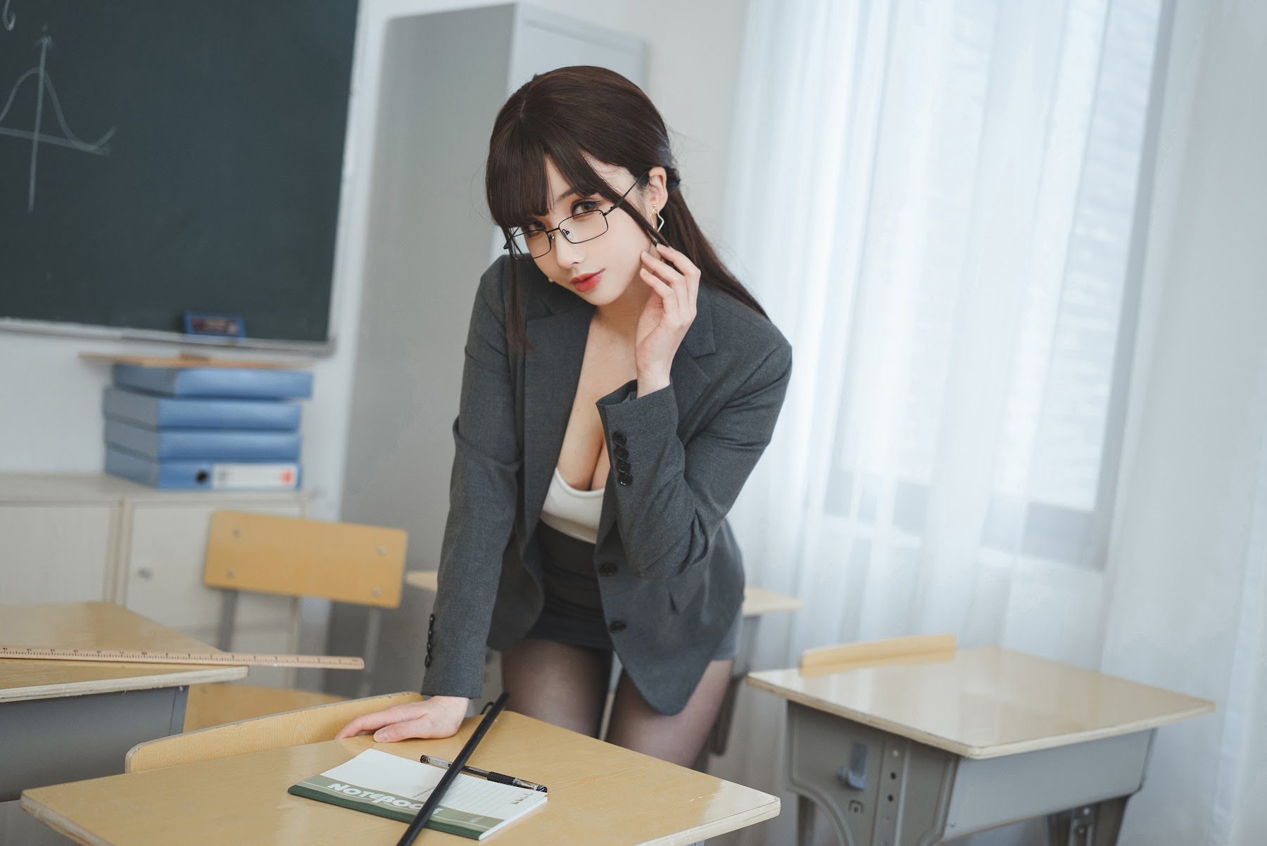 Coser@rioko凉凉子 Vol.086 《年上の韵》奇怪的老师 - P21