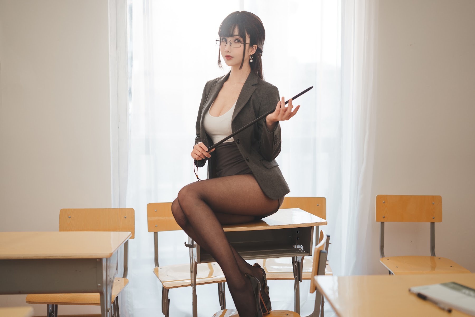 Coser@rioko凉凉子 Vol.086 《年上の韵》奇怪的老师 - P22