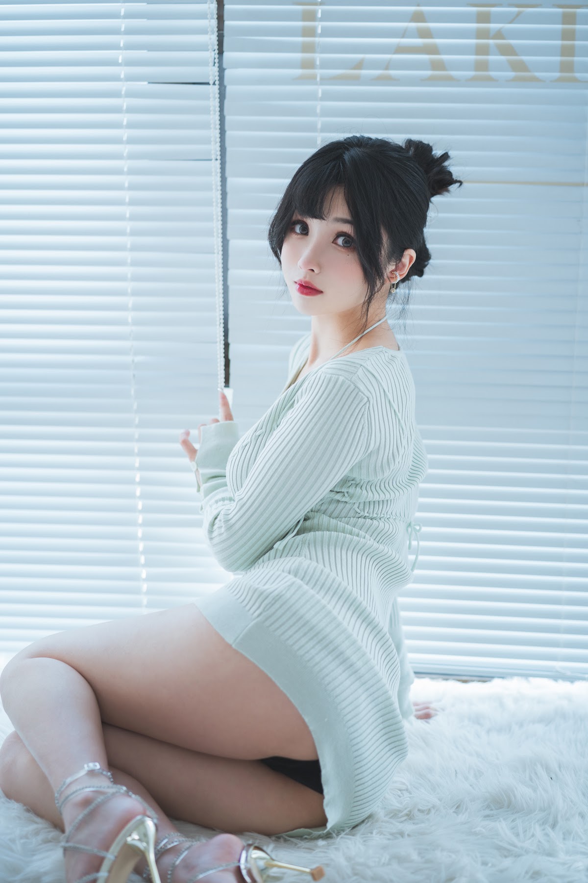 Coser@rioko凉凉子 Vol.077 人妻毛衣 - P2
