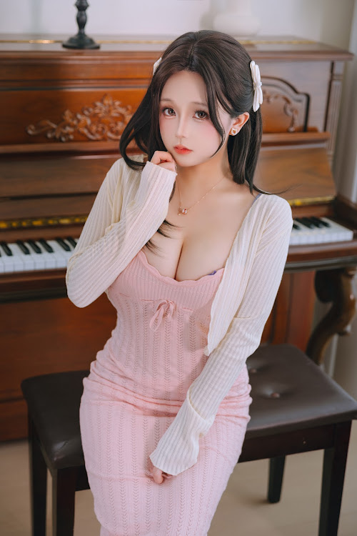 Coser@日奈娇 – 钢琴老师