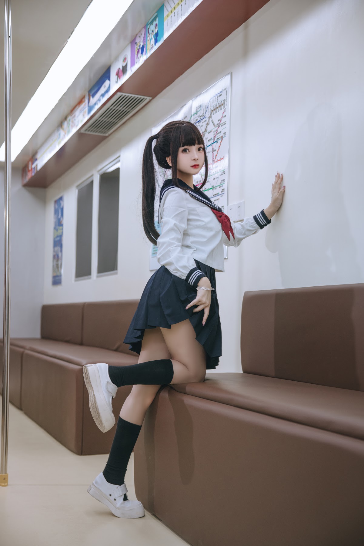 Coser@日奈娇 – 列车JK - P11
