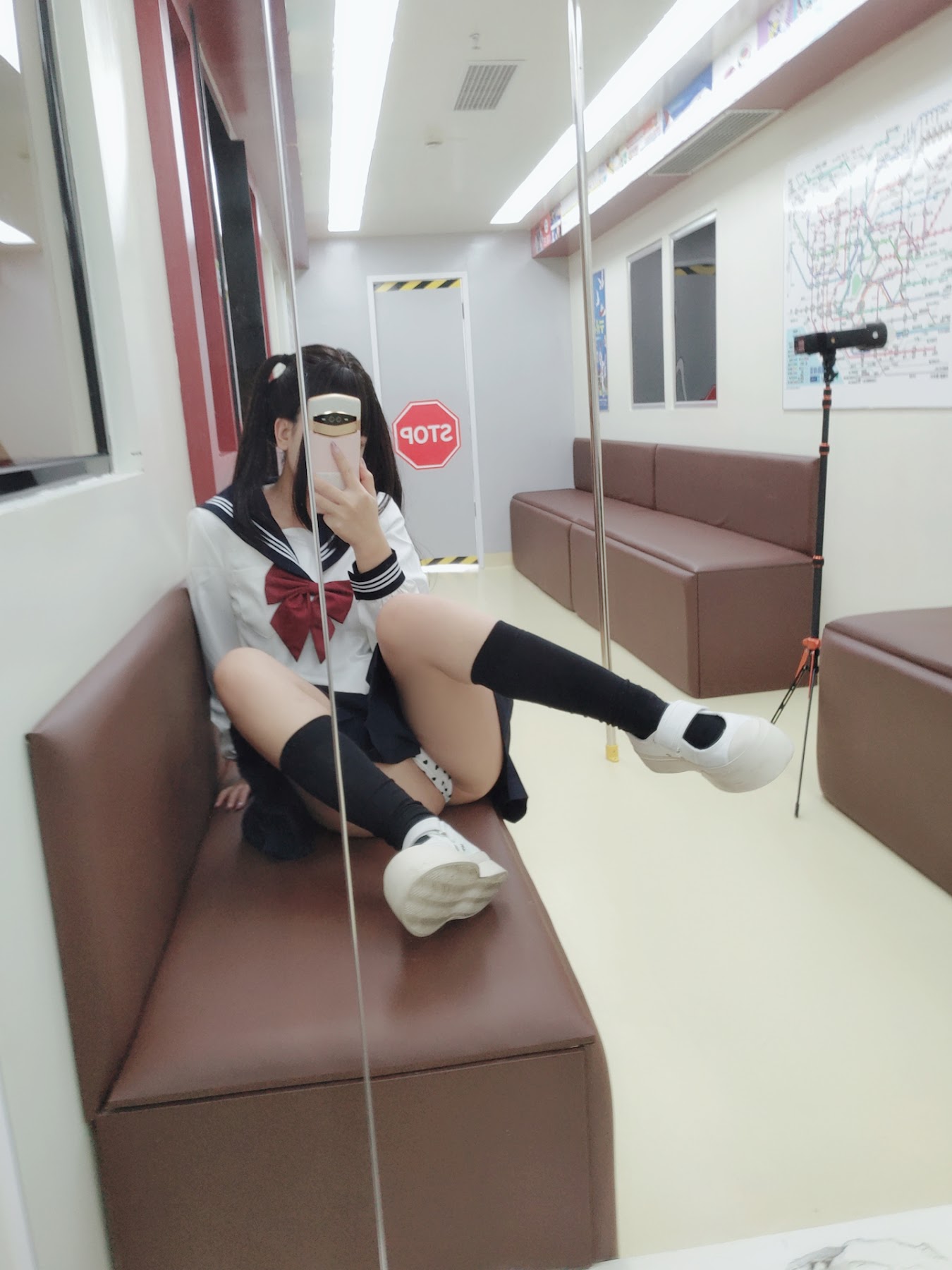 Coser@日奈娇 – 列车JK - P136